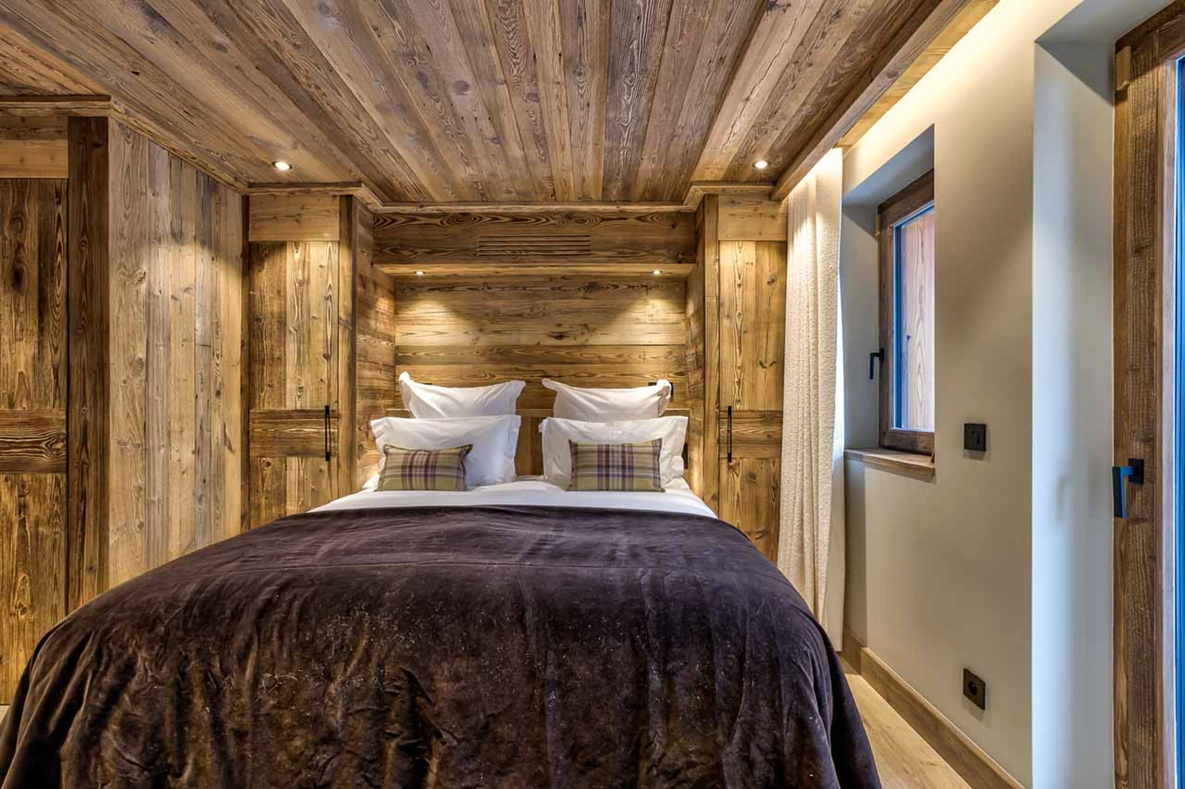 Bedroom two double bed at Chalet Saphir in Chamonix