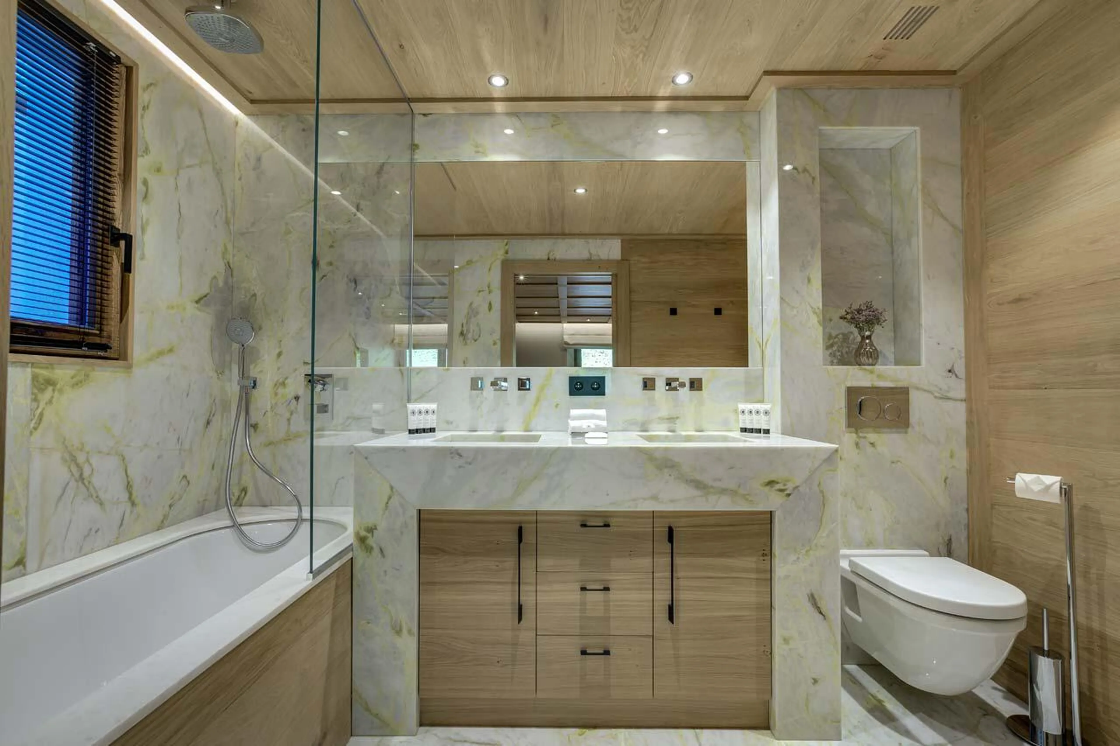 Bathroom four in Chalet Saphir in Chamonix