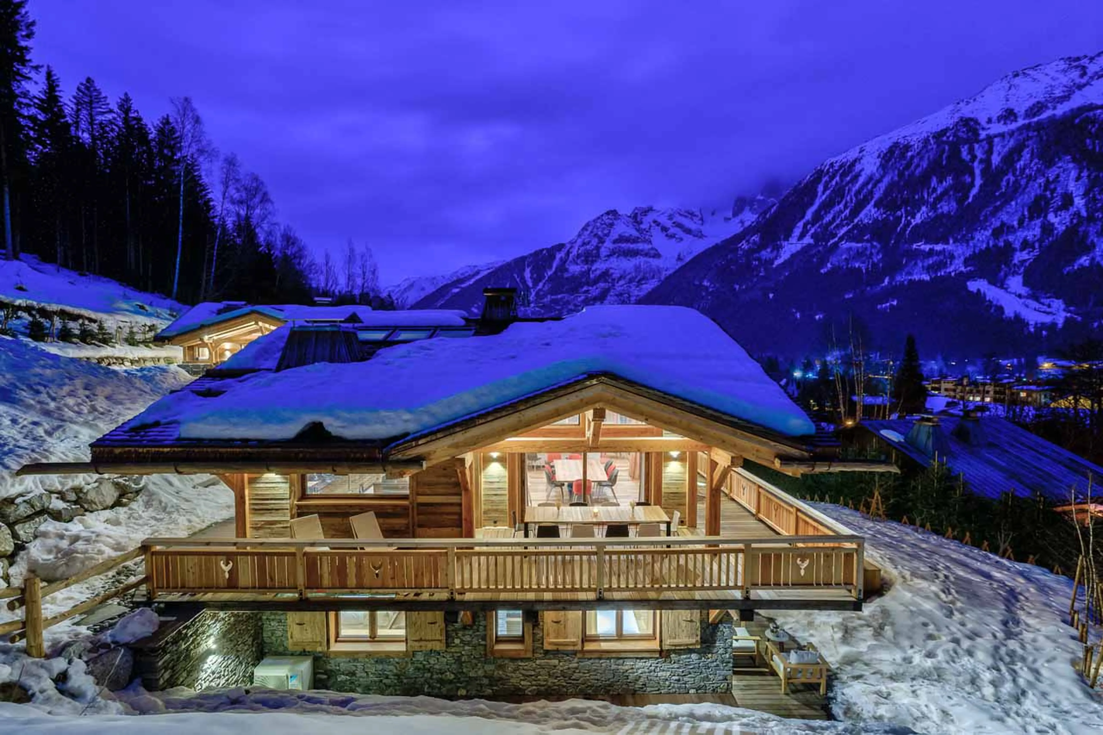 Chalet Saphir in Chamonix at night