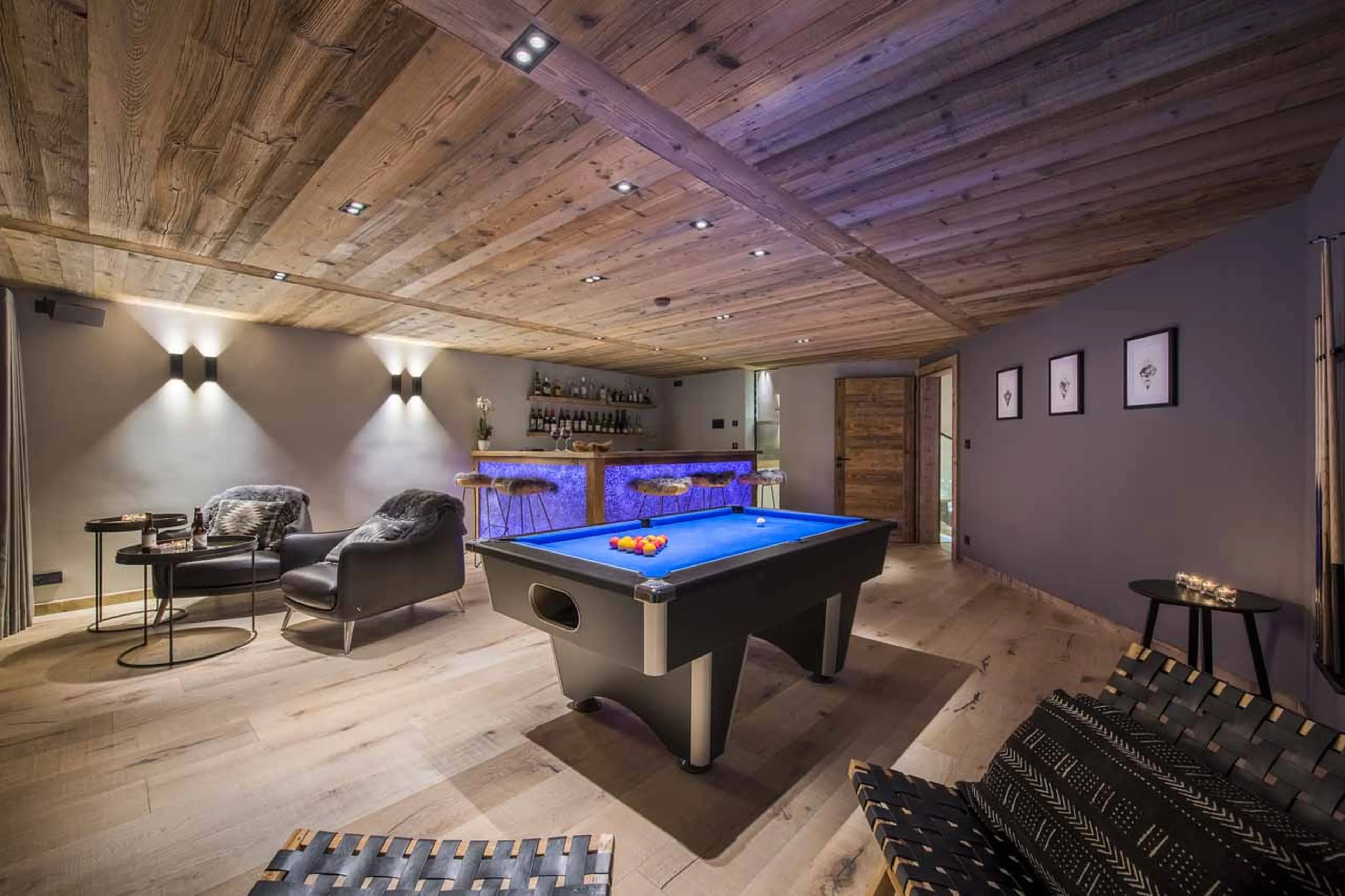 Bar and lounge at Chalet Sapphire in Morzine