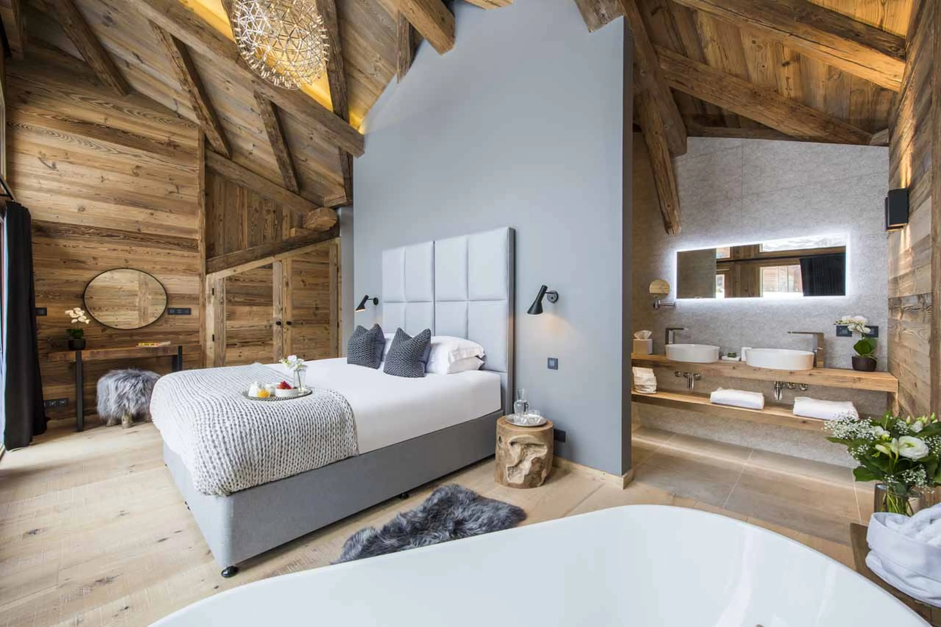 Bedroom and shower room at Chalet Sapphire in Morzine