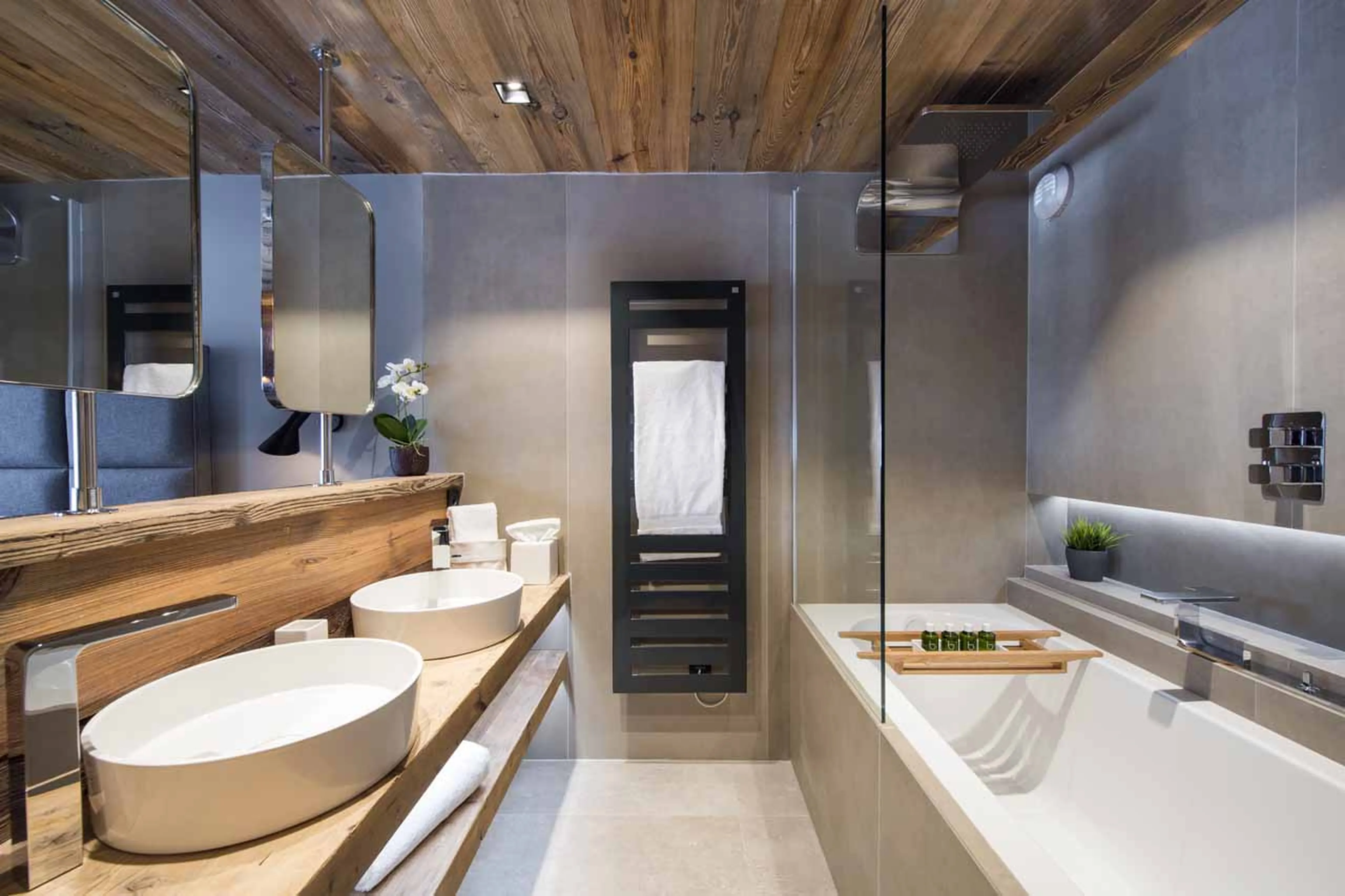 En-suite bathroom four at Chalet Sapphire in Morzine