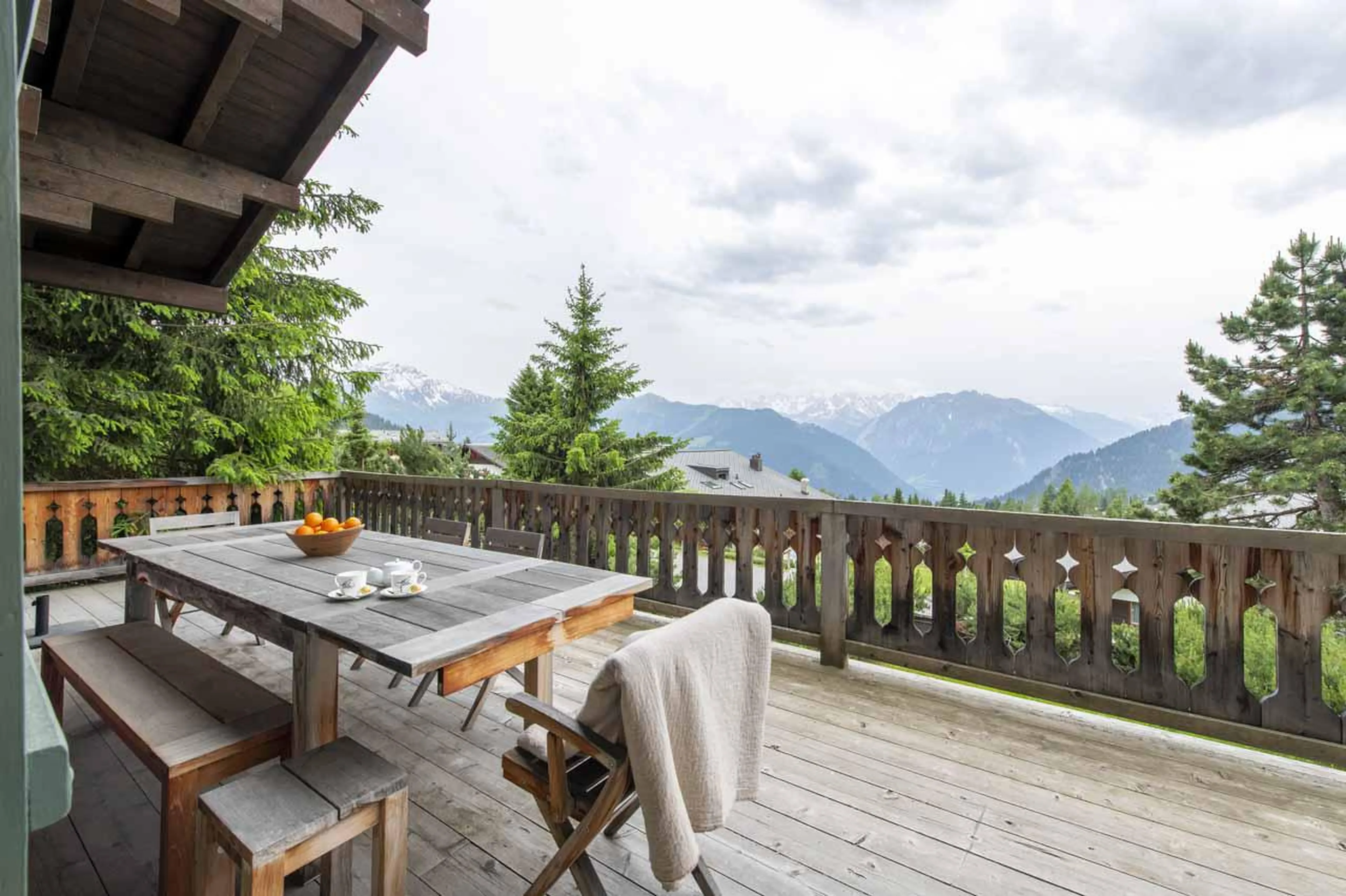 Wrap-around balcony, Chalet Scandinavia, Verbier, Switzerland