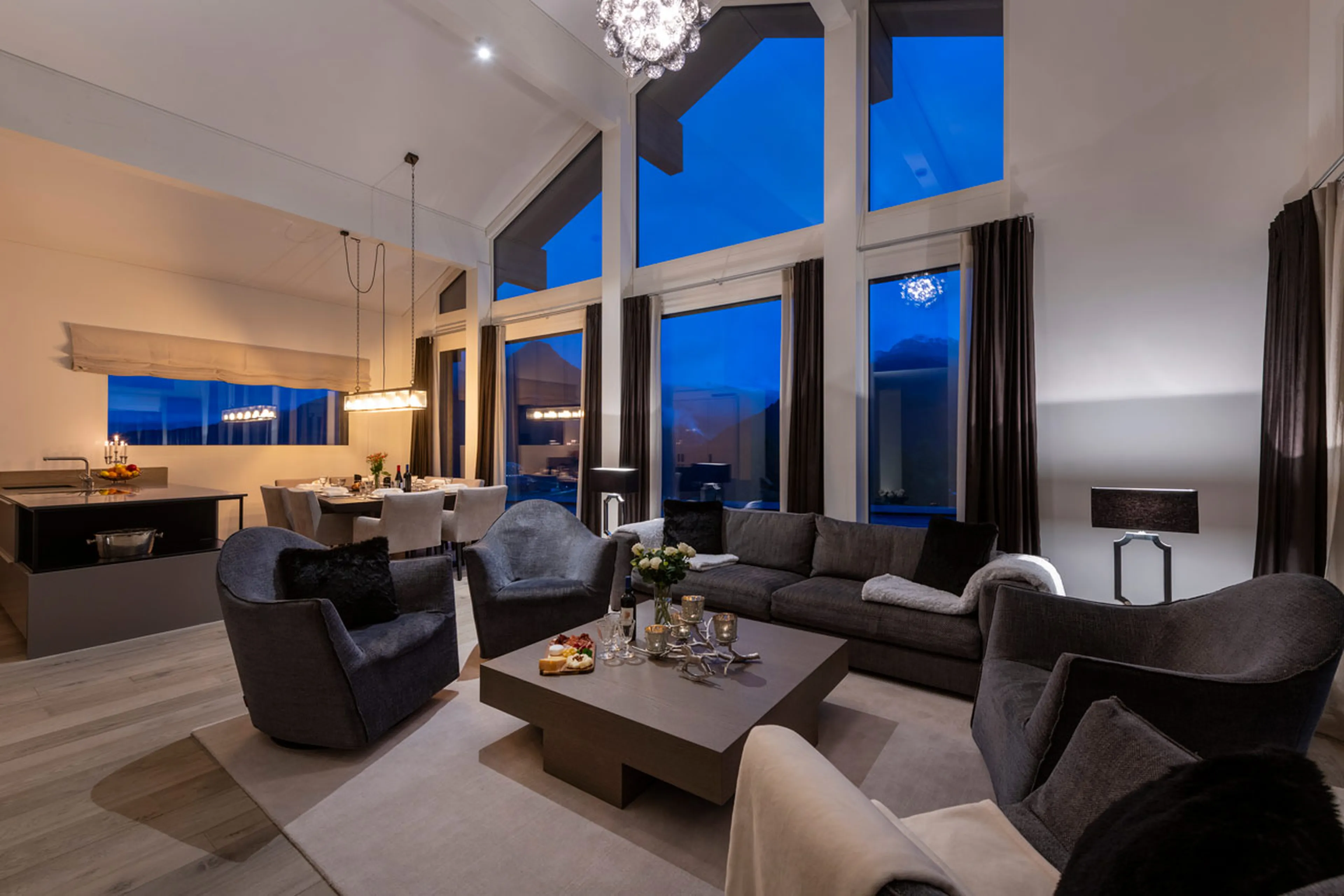 Open-plan living area at Chalet Seehorn in Davos