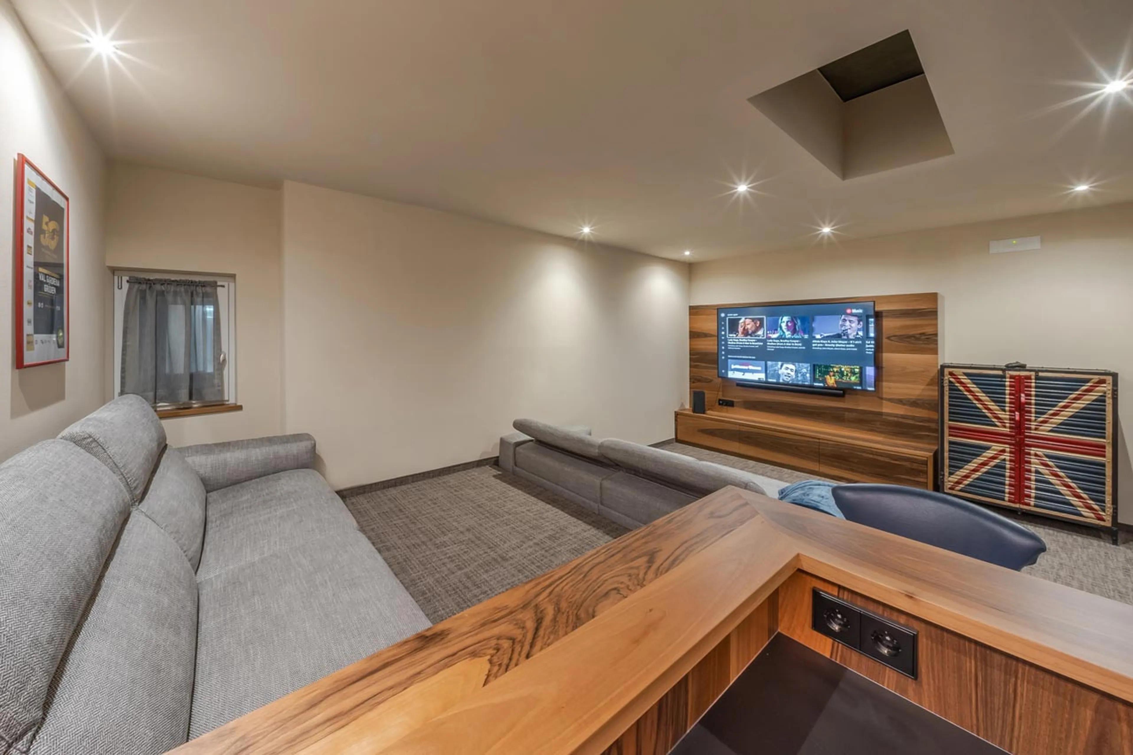 TV area at Chalet Sellaronda in Val Gardena