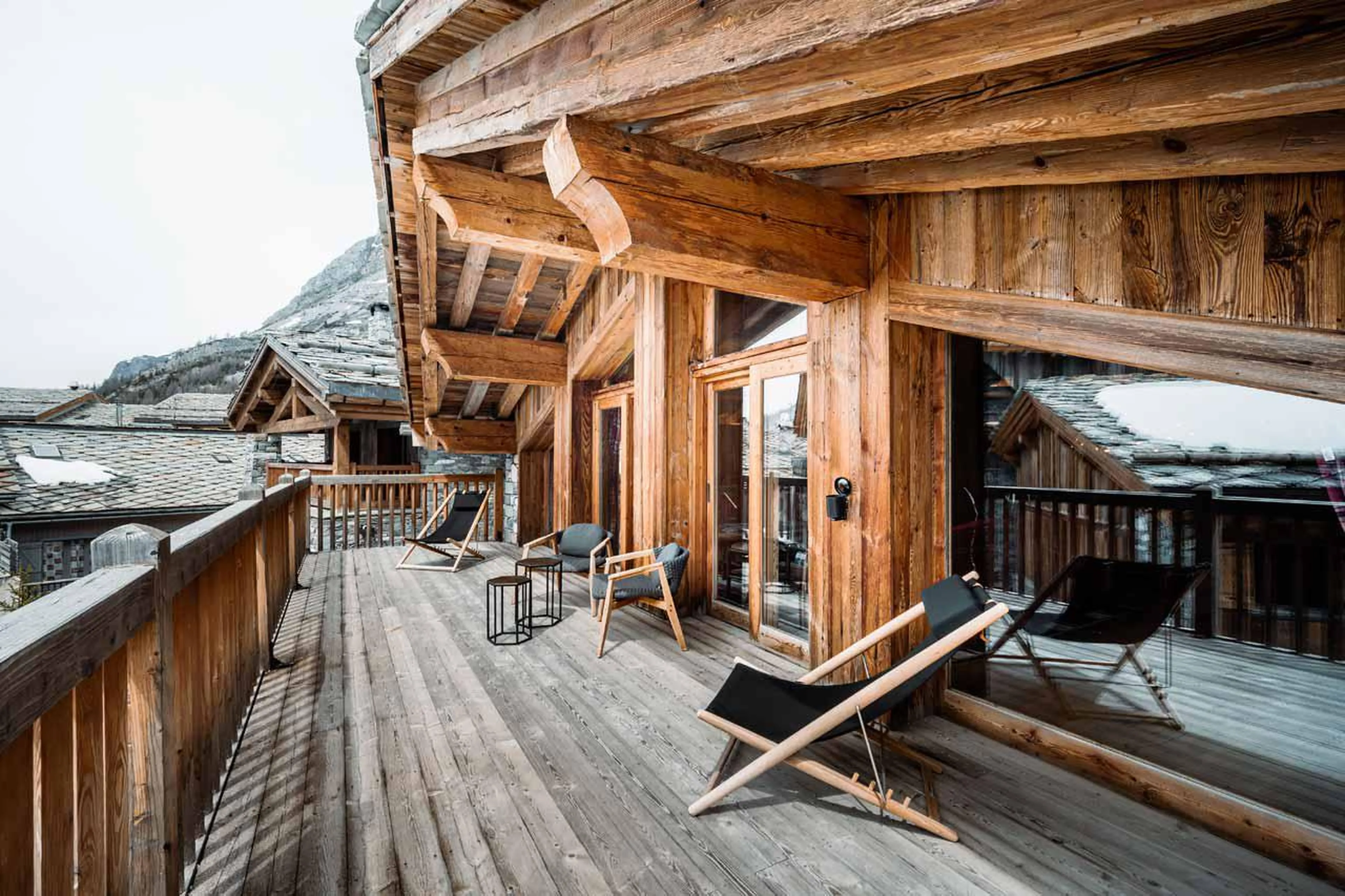 Balcony with seating of Chalet Sequoia in Val d’ Isere