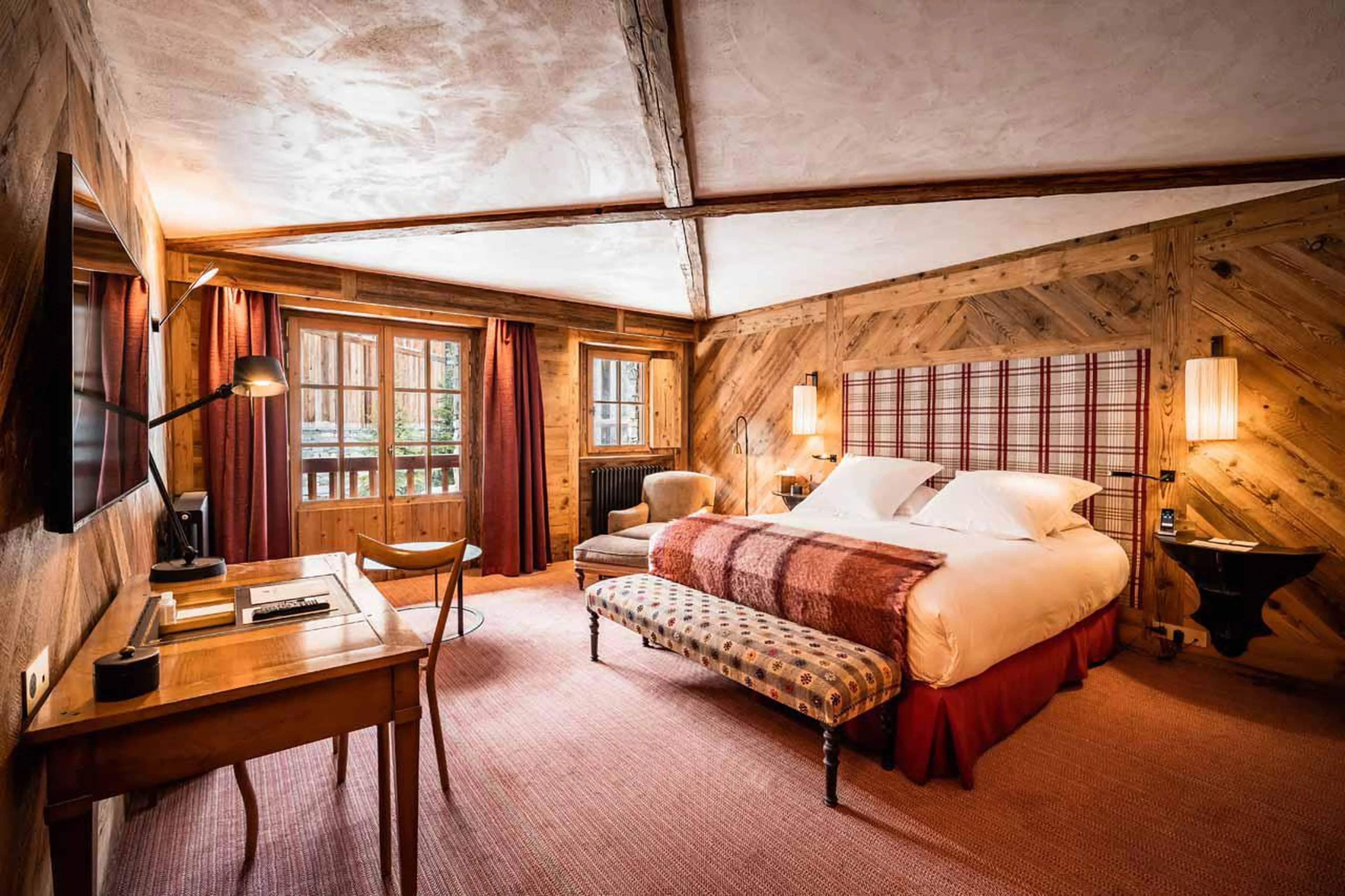 Master en suite bedroom with double/twin bed and balcony access in Chalet Sequoia in Val d Isere