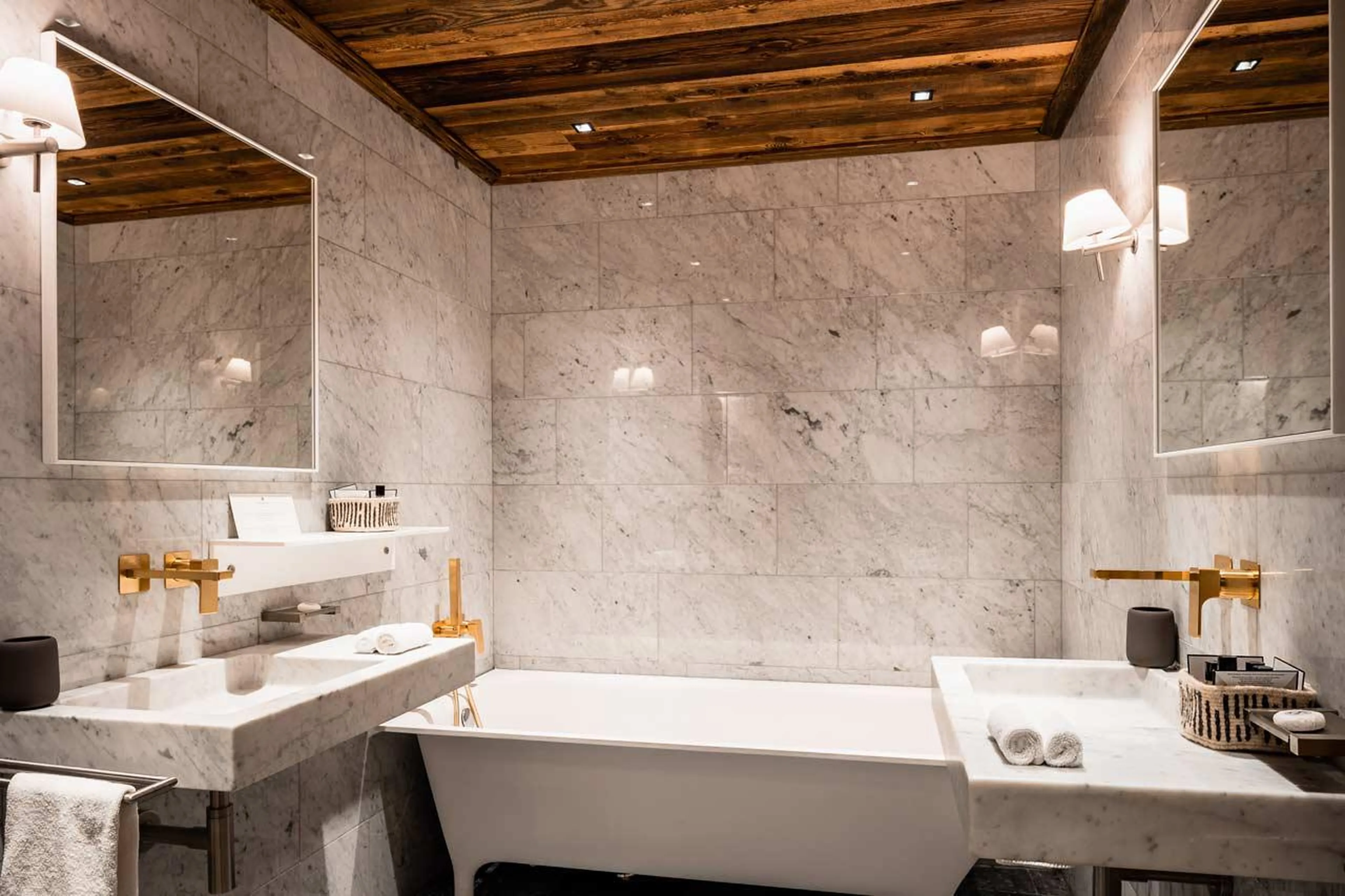 En-suite bathroom four in Chalet Sequoia in Val d’ Isere