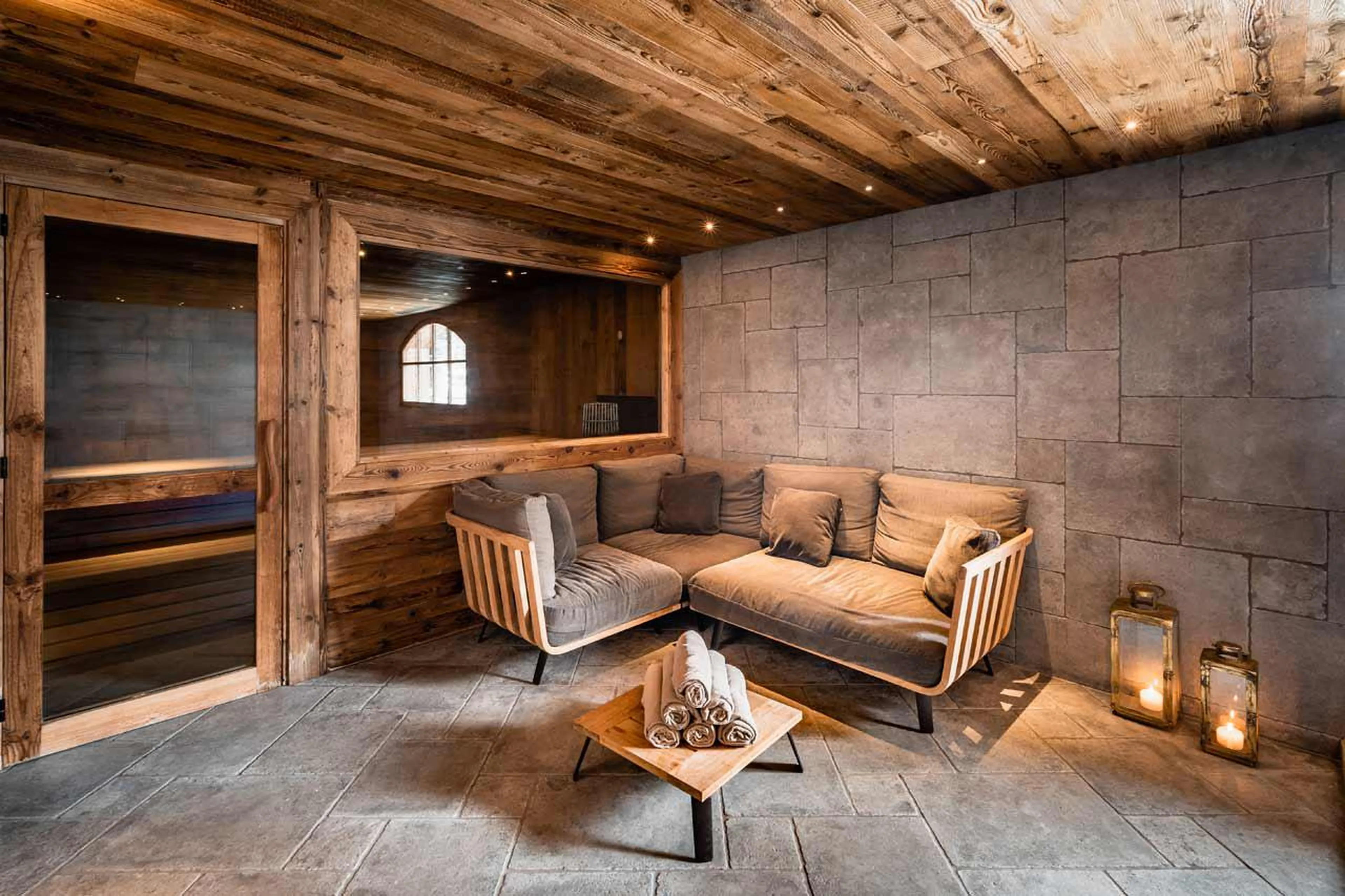 Relaxation area and sauna in wellness area of Chalet Sequoia in Val d’ Isere