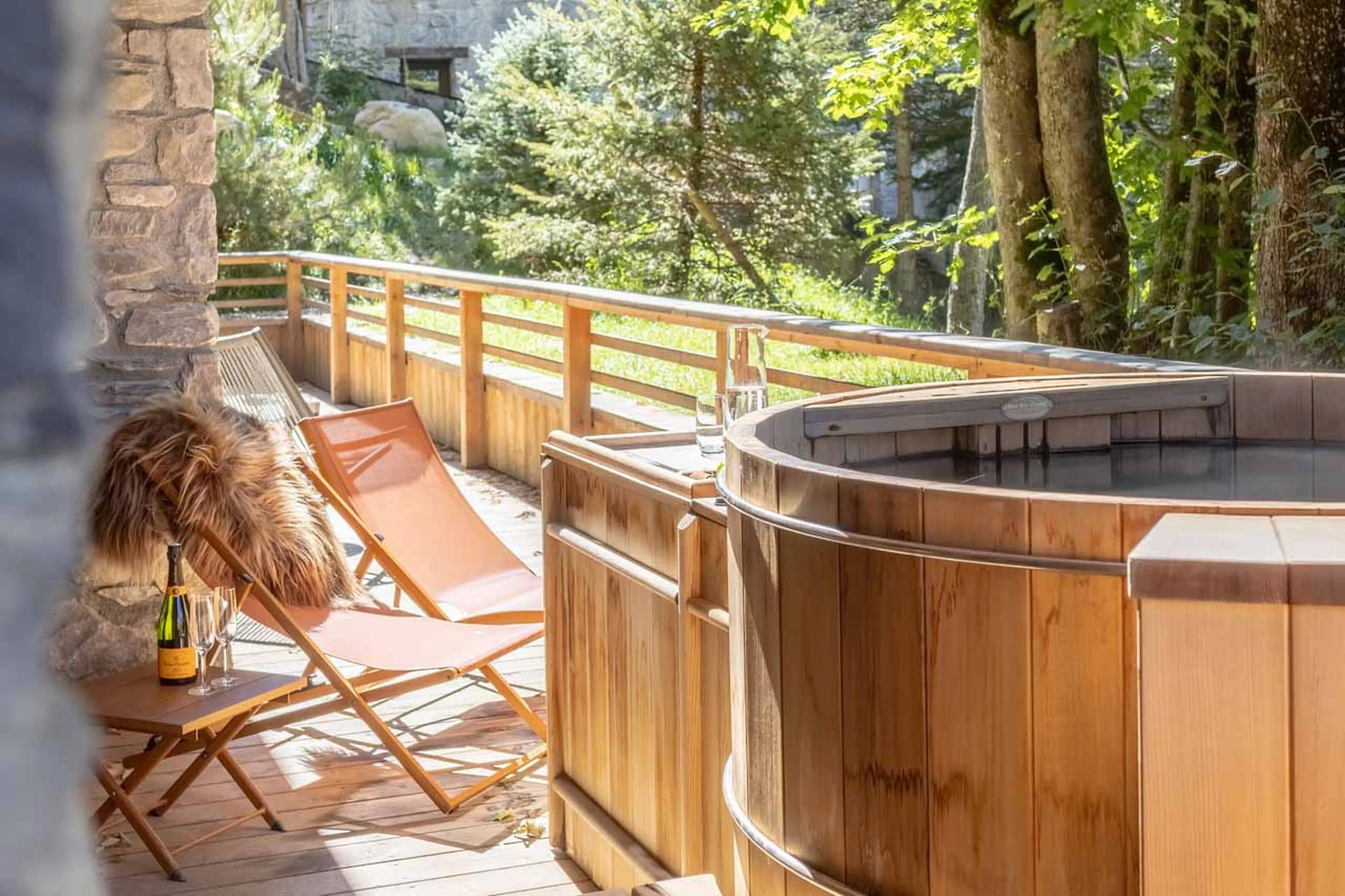 Outdoor hot tub at Apartment Serene in Meribel