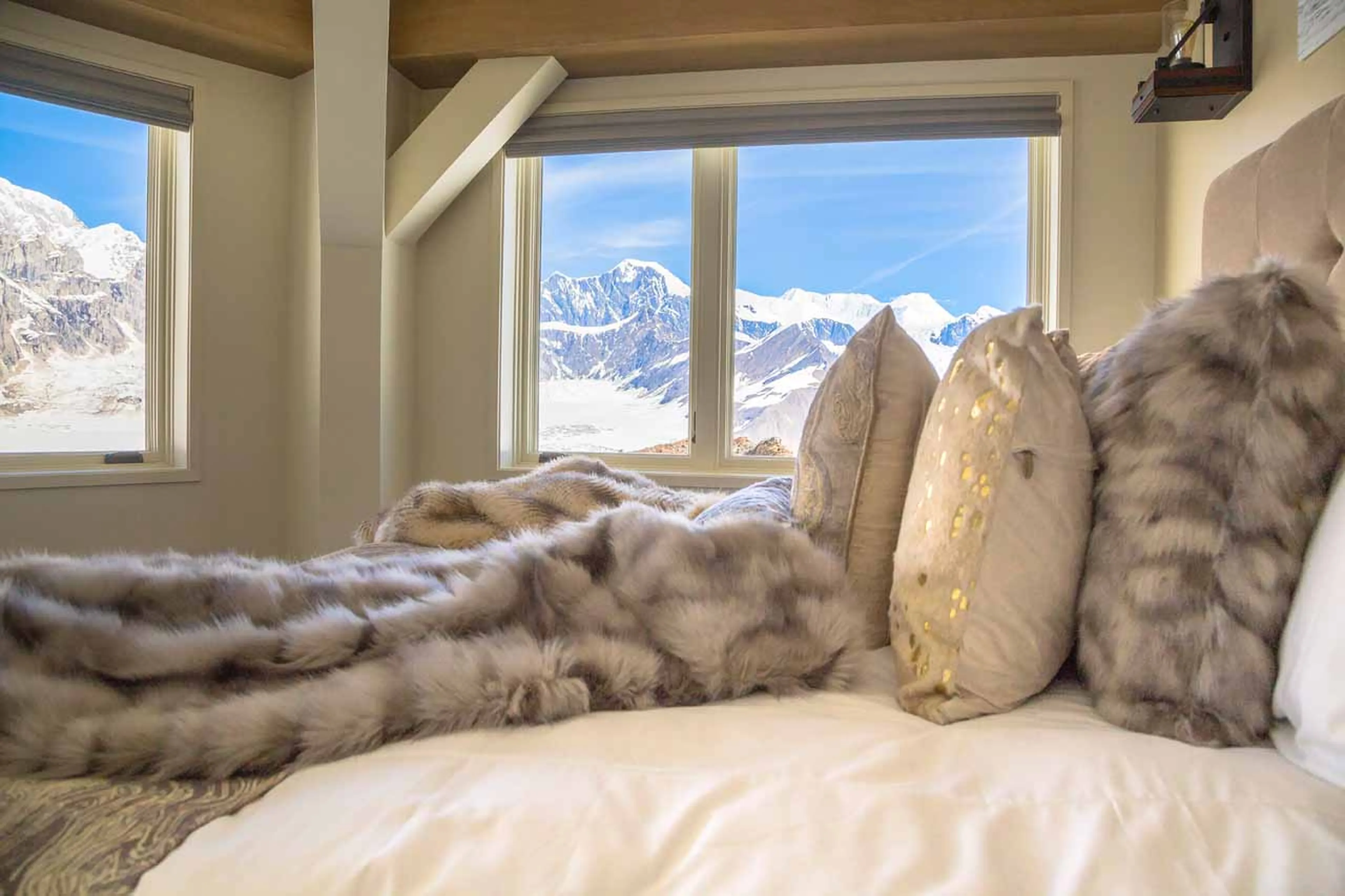 Cosy bedroom at Sheldon Chalet in Alaska