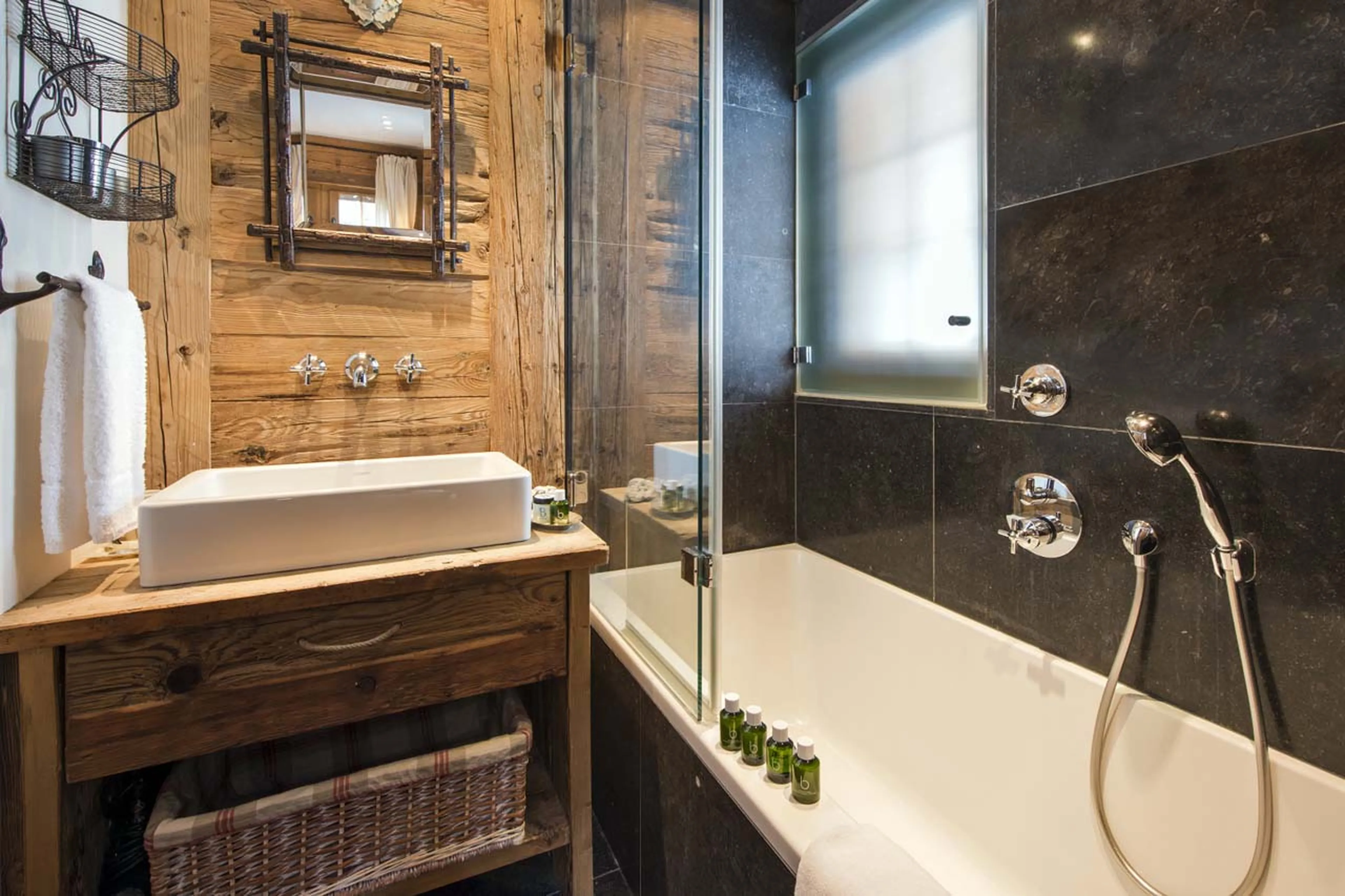 Master bathroom at Apartment Silver in Verbier