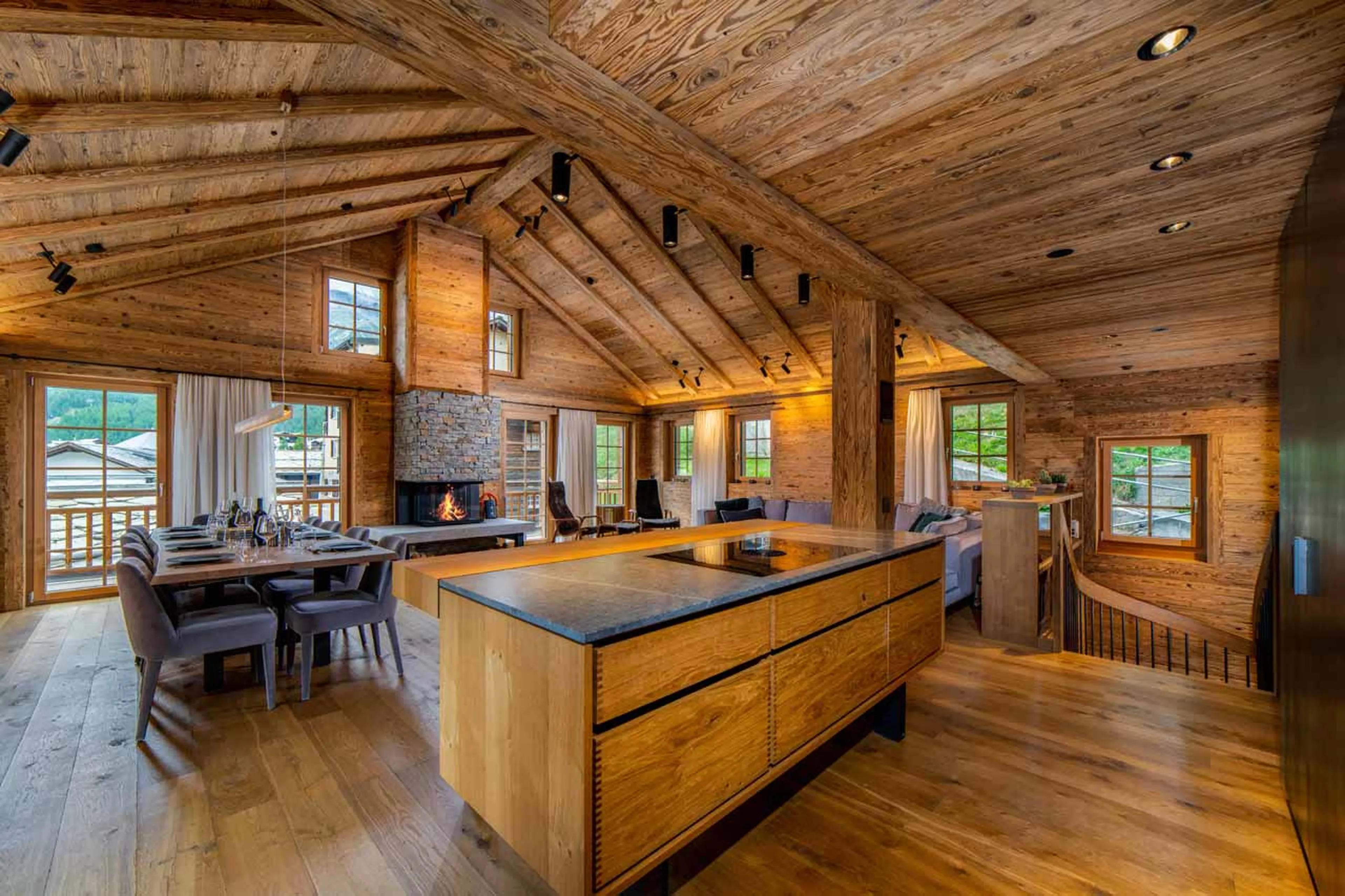 Kitchen and dining area at Chalet Simon in Saas Fee