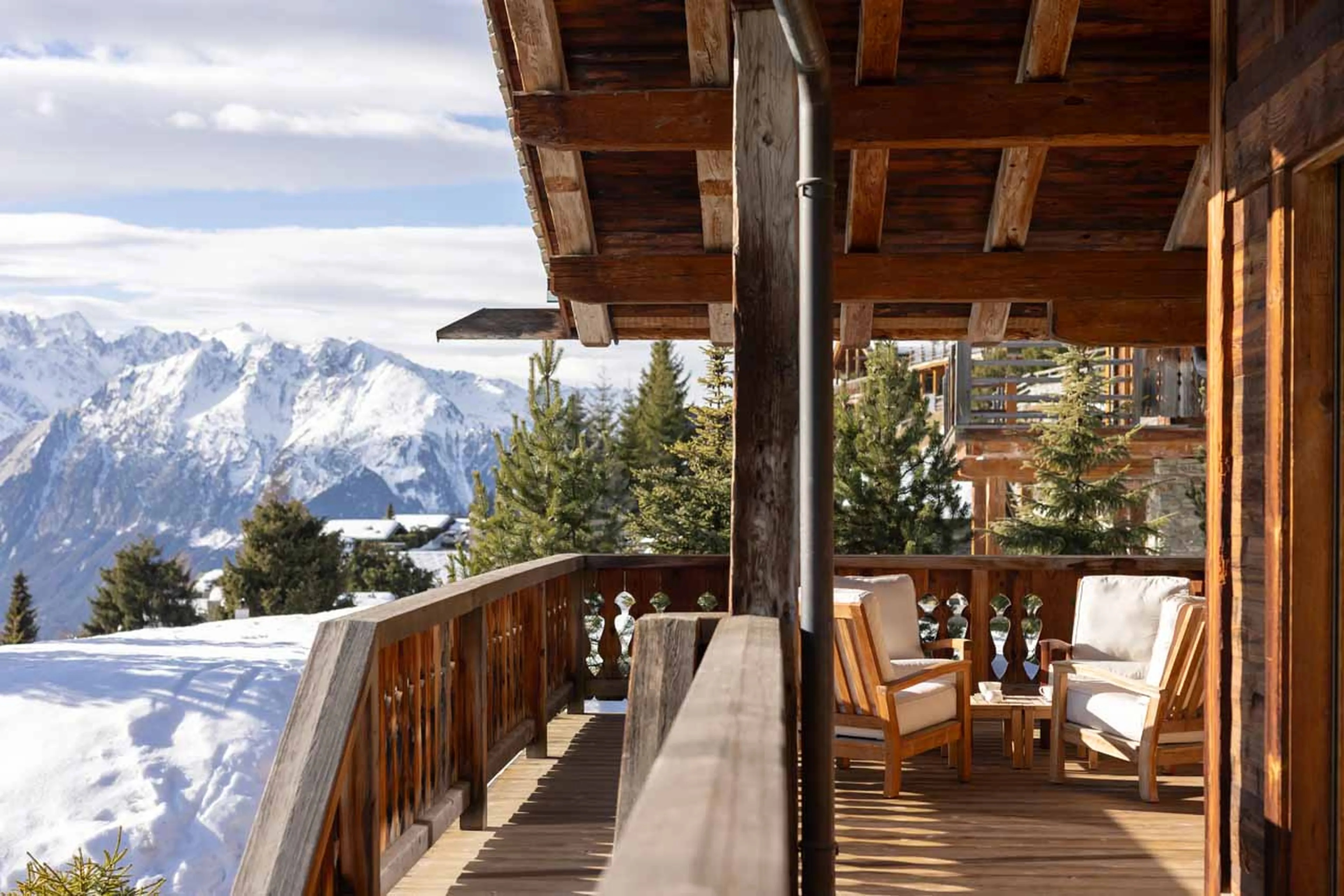 Side view of Chalet Sirocco in Verbier