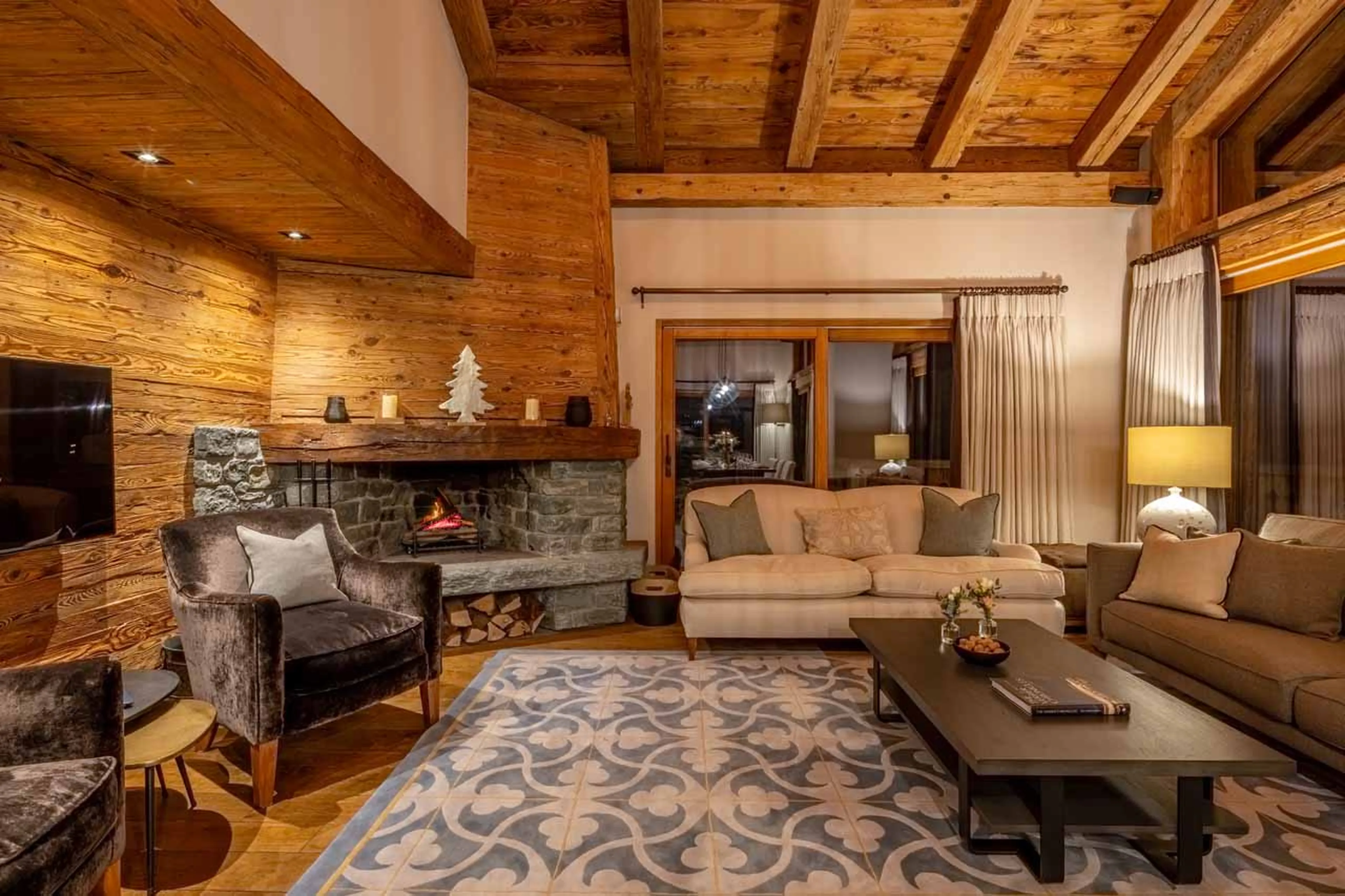 Living room with fireplace at Chalet Sirocco in Verbier