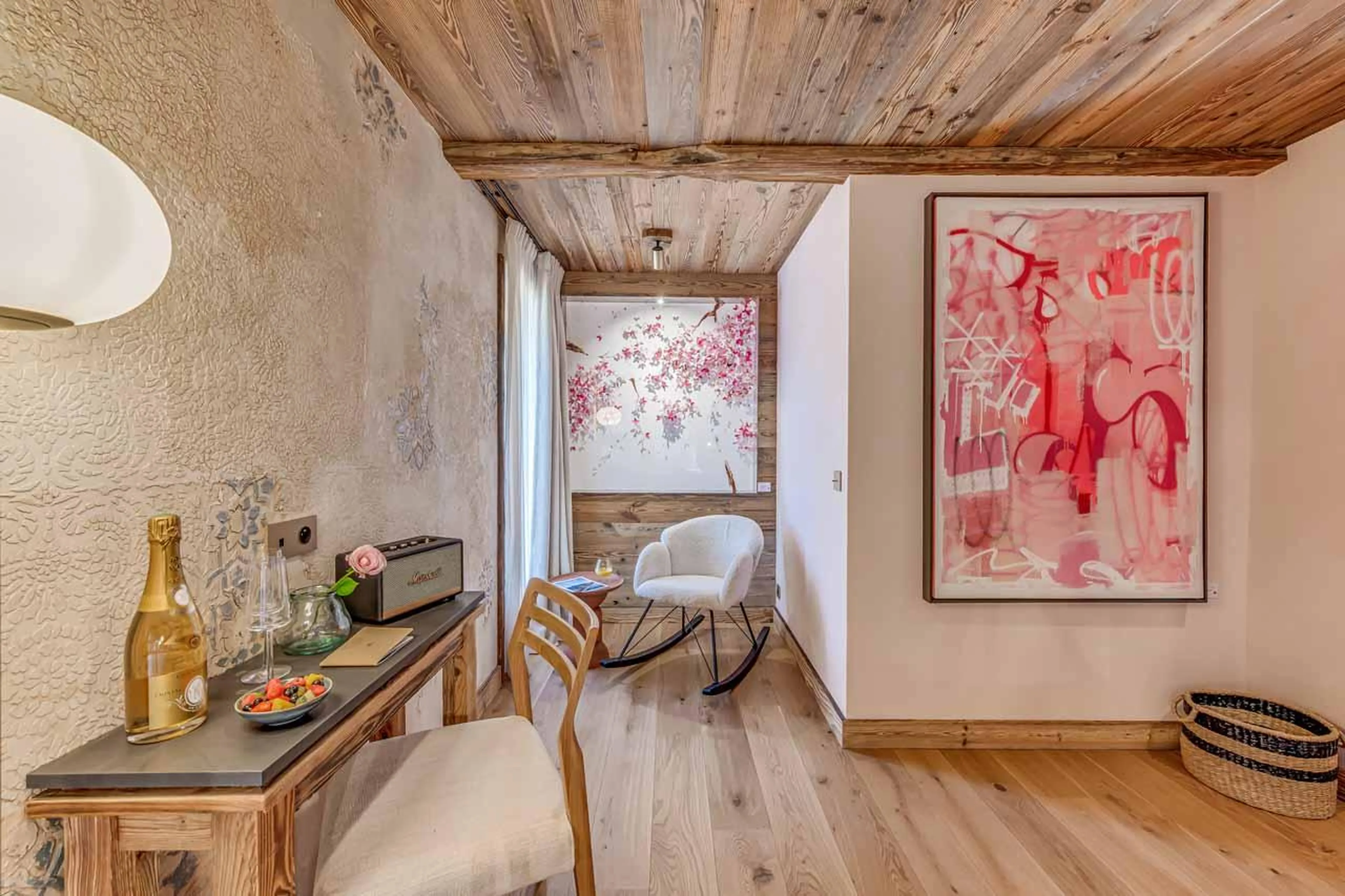 Desk area in bedroom in Chalet Sneg, Tignes