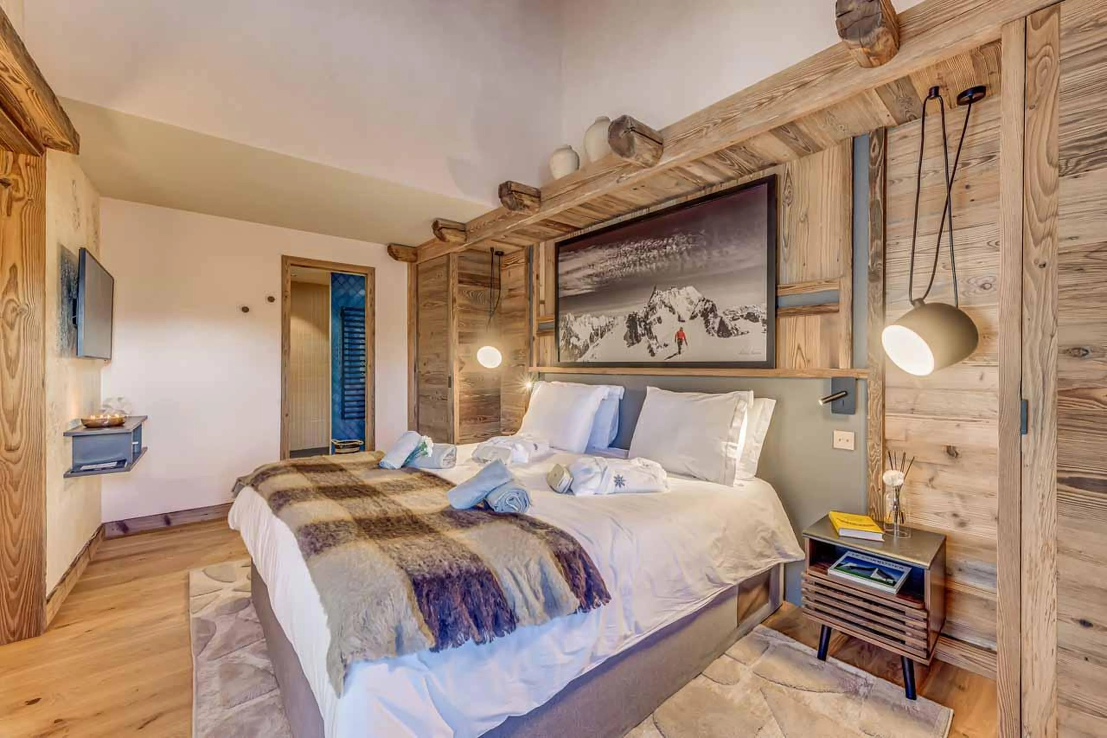 Double bedroom in Chalet Sneg, Tignes