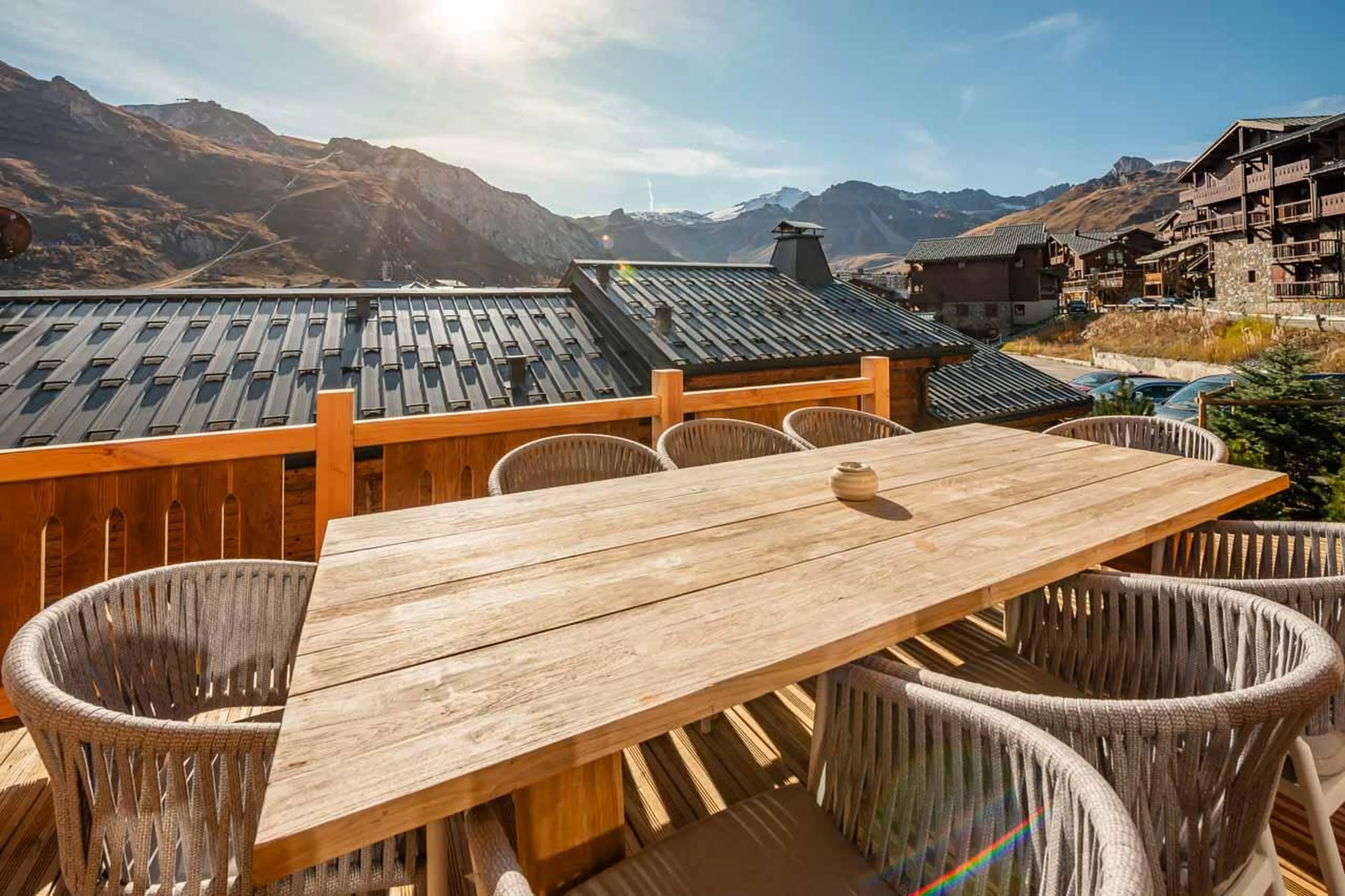 Outdoor dining table in Chalet Sneg, Tignes