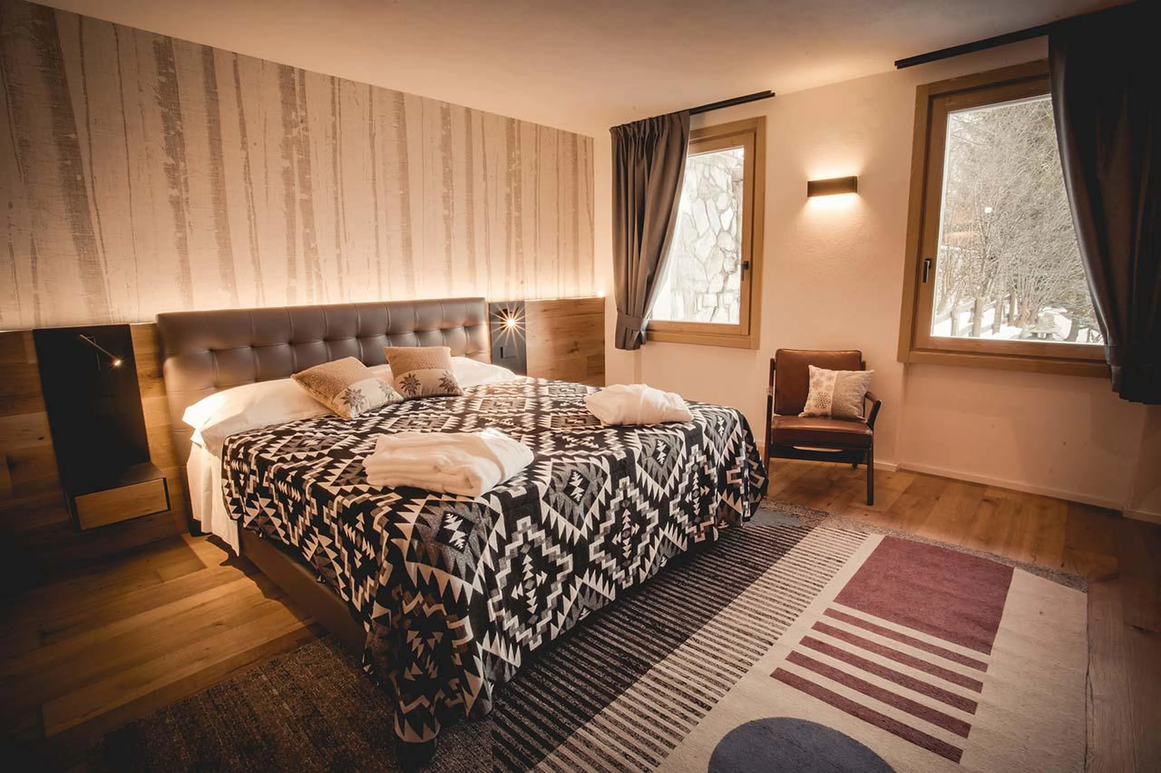 Spacious bedroom with king-size bed at Chalet Snostorm in Breuil-Cervinia