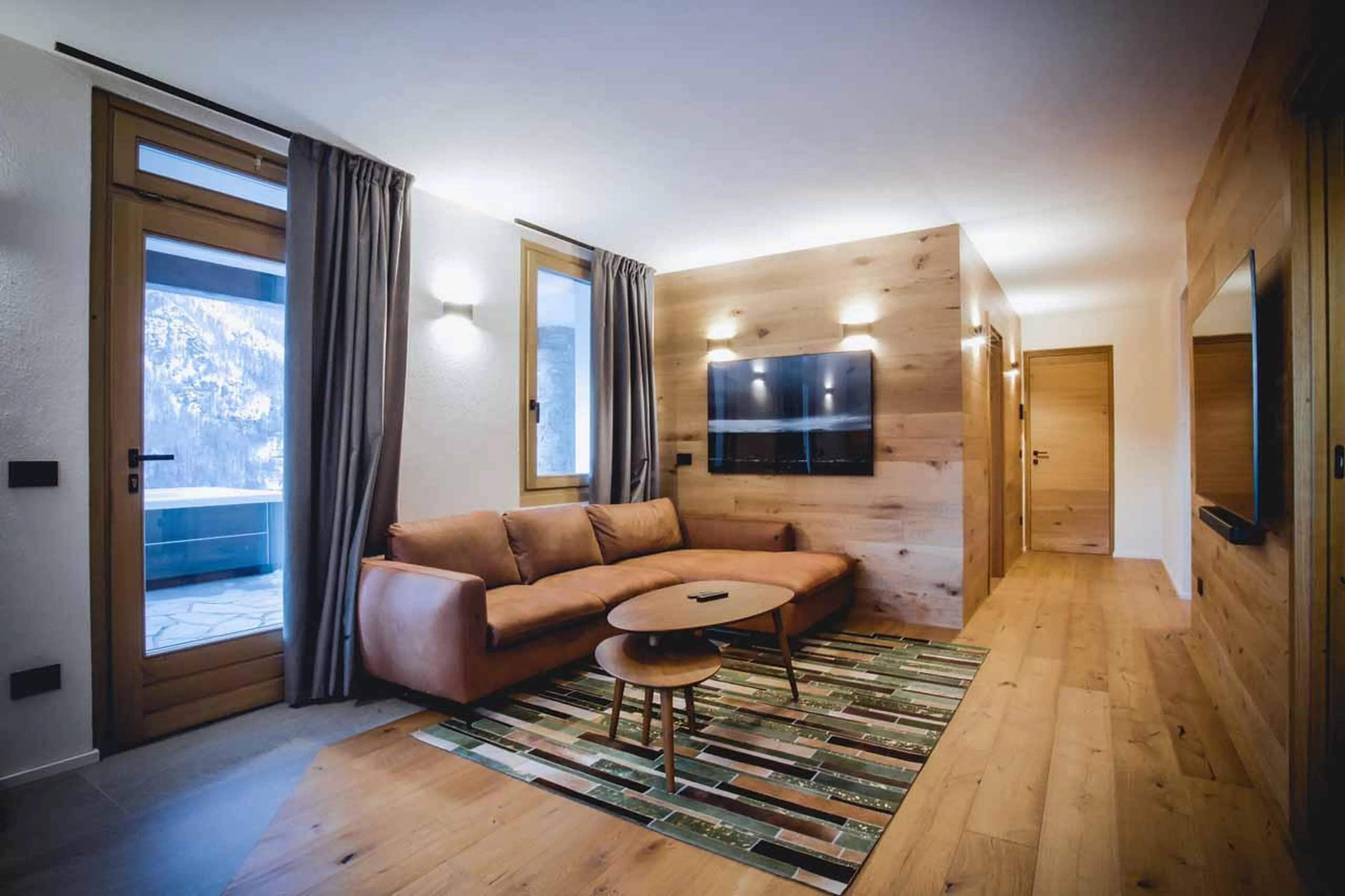 Corner sofa and TV in Chalet Snostorm in Breuil-Cervinia