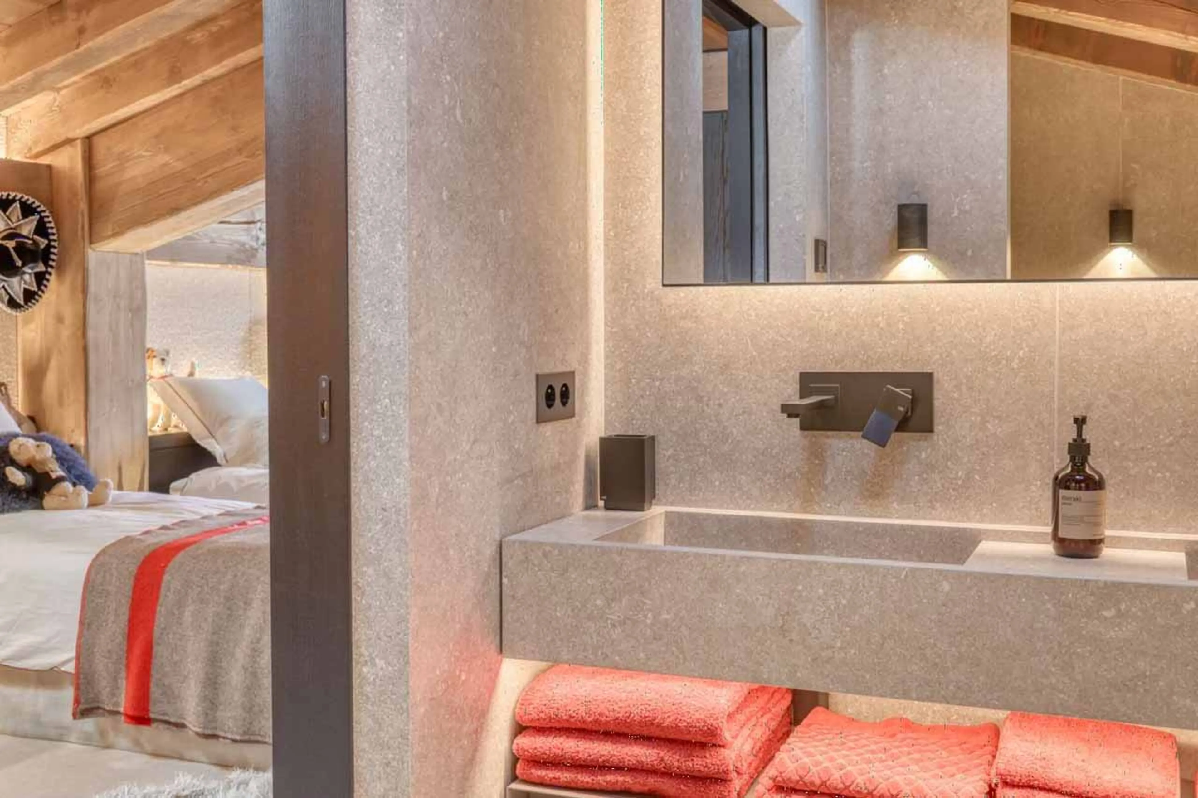 Bedroom 6 ensuite at Chalet Snowcat in Megeve