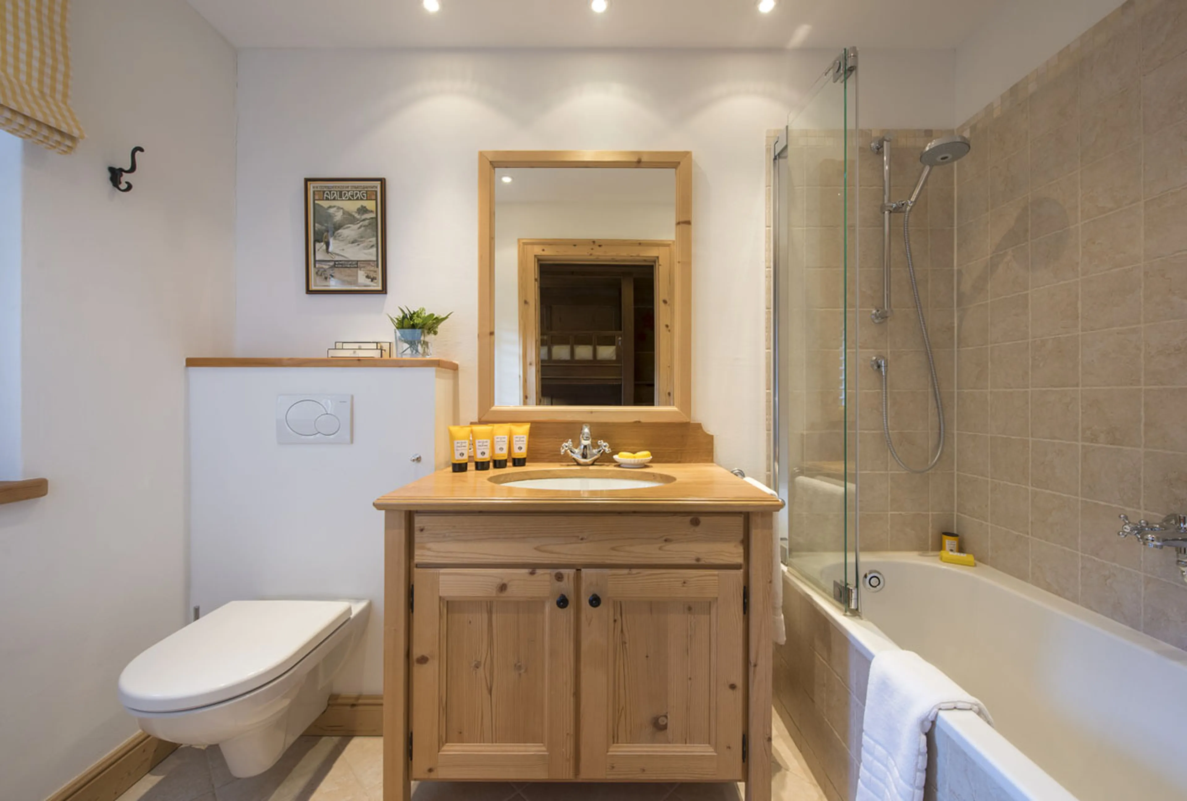 En-suite bathroom at Chalet Soline in St Anton