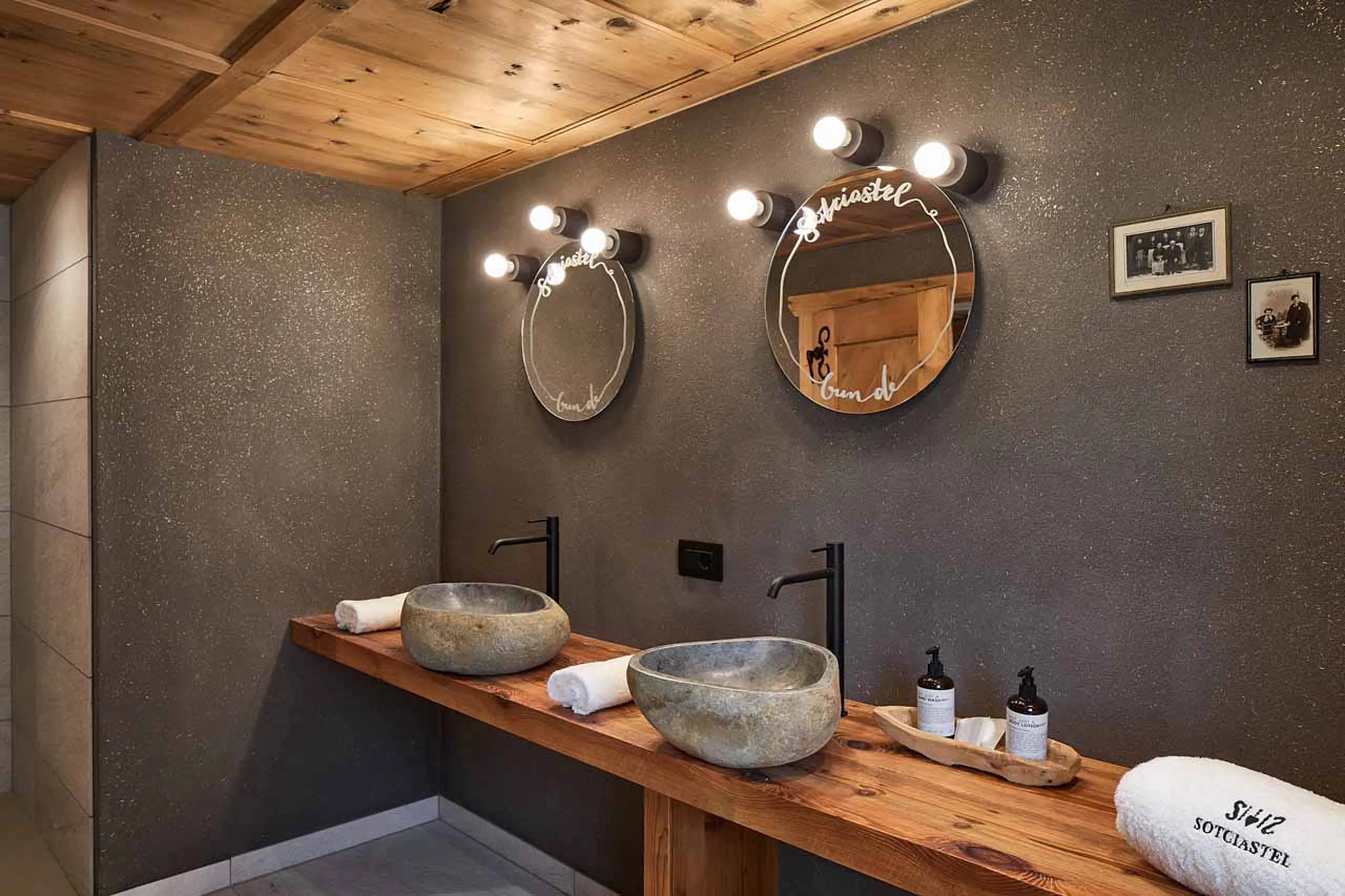 Shower room at Chalet Sotciastel in Alta Badia