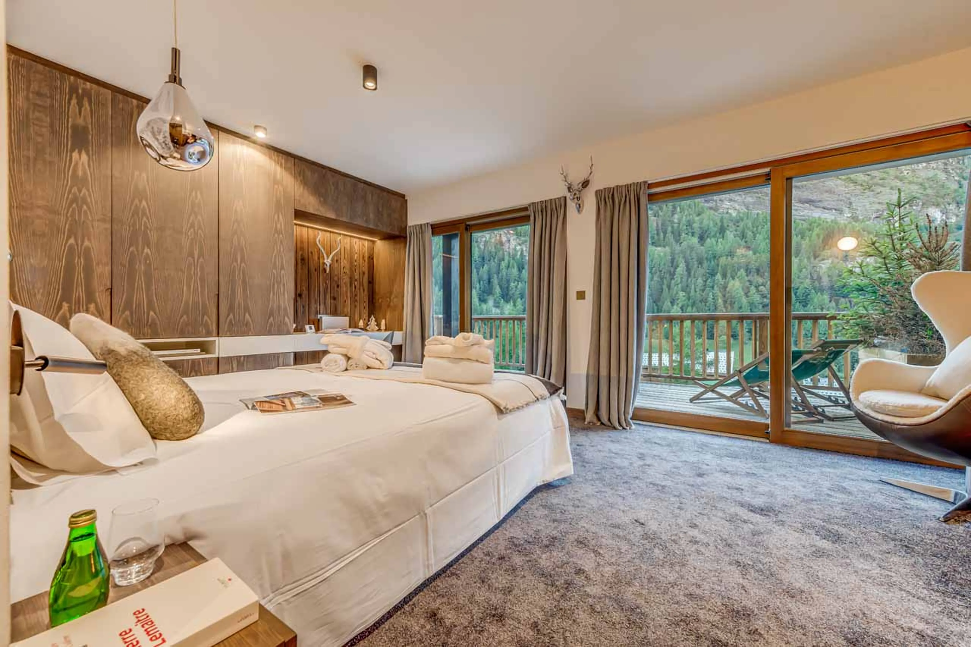 Double bedroom in Chalet Les Sources de la Davie, Tignes