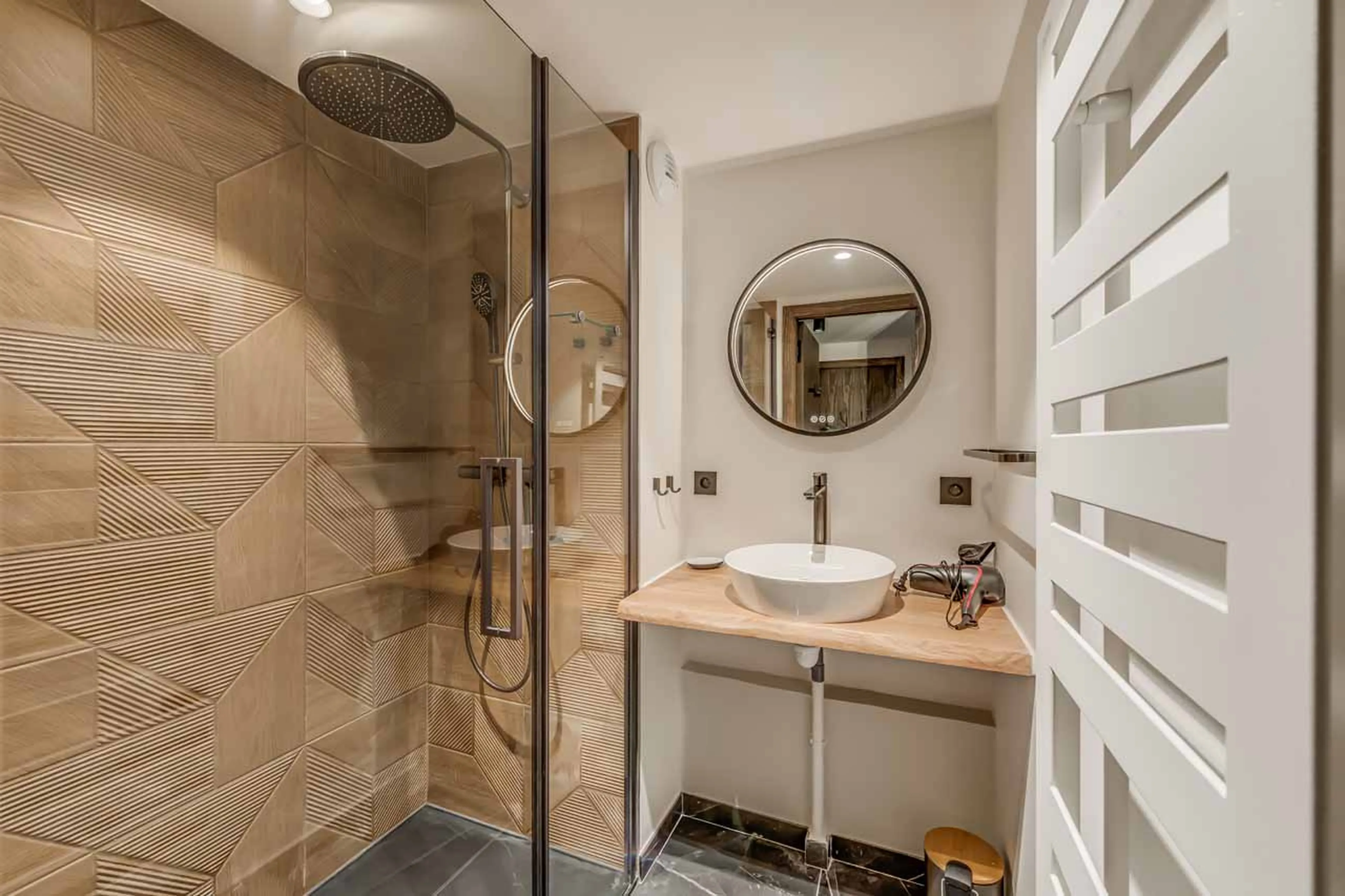 Bedroom 6 en-suite at Source de la Davie in Val d'Isere