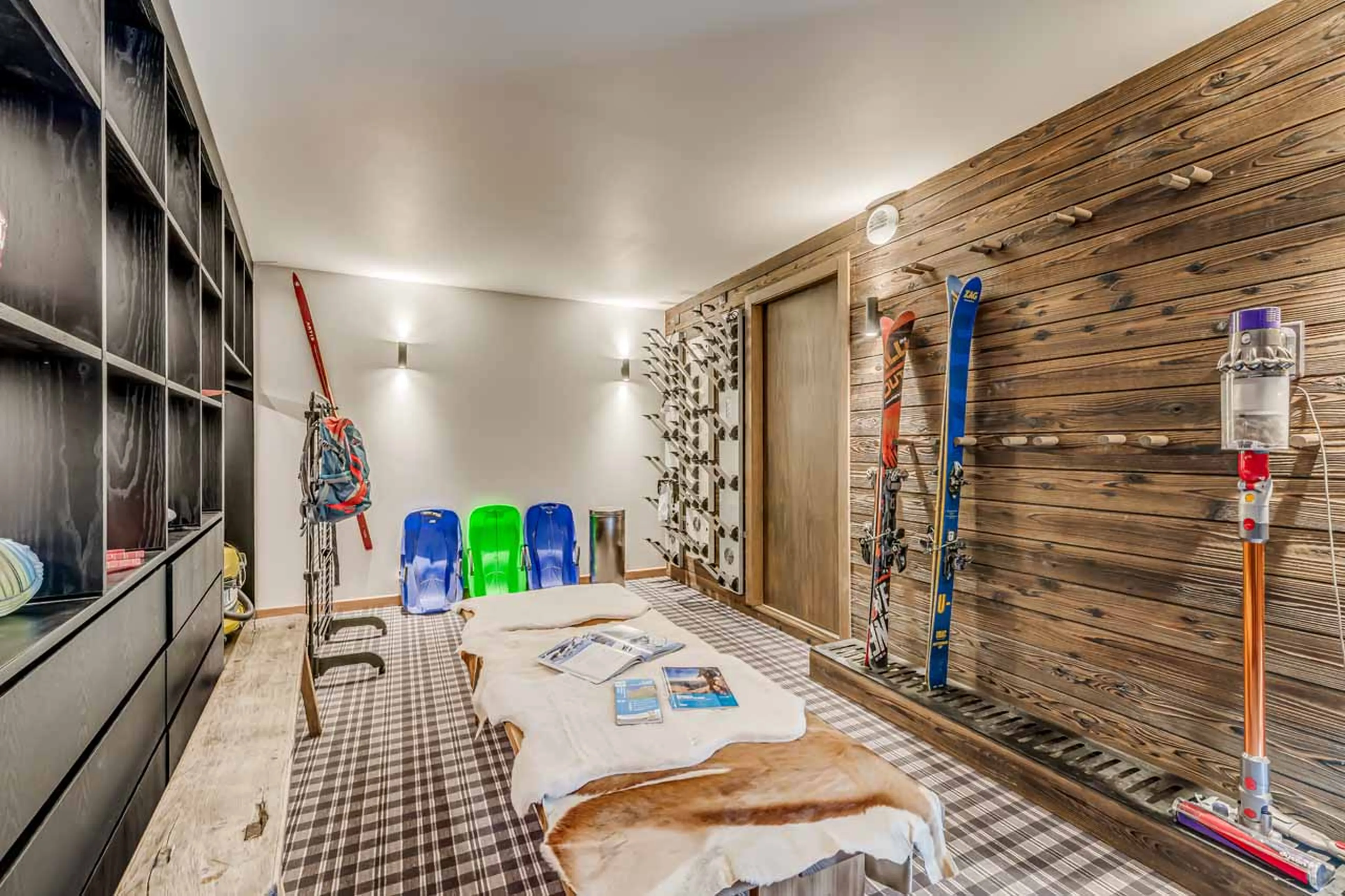 Ski room at Source de la Davie in Val d'Isere