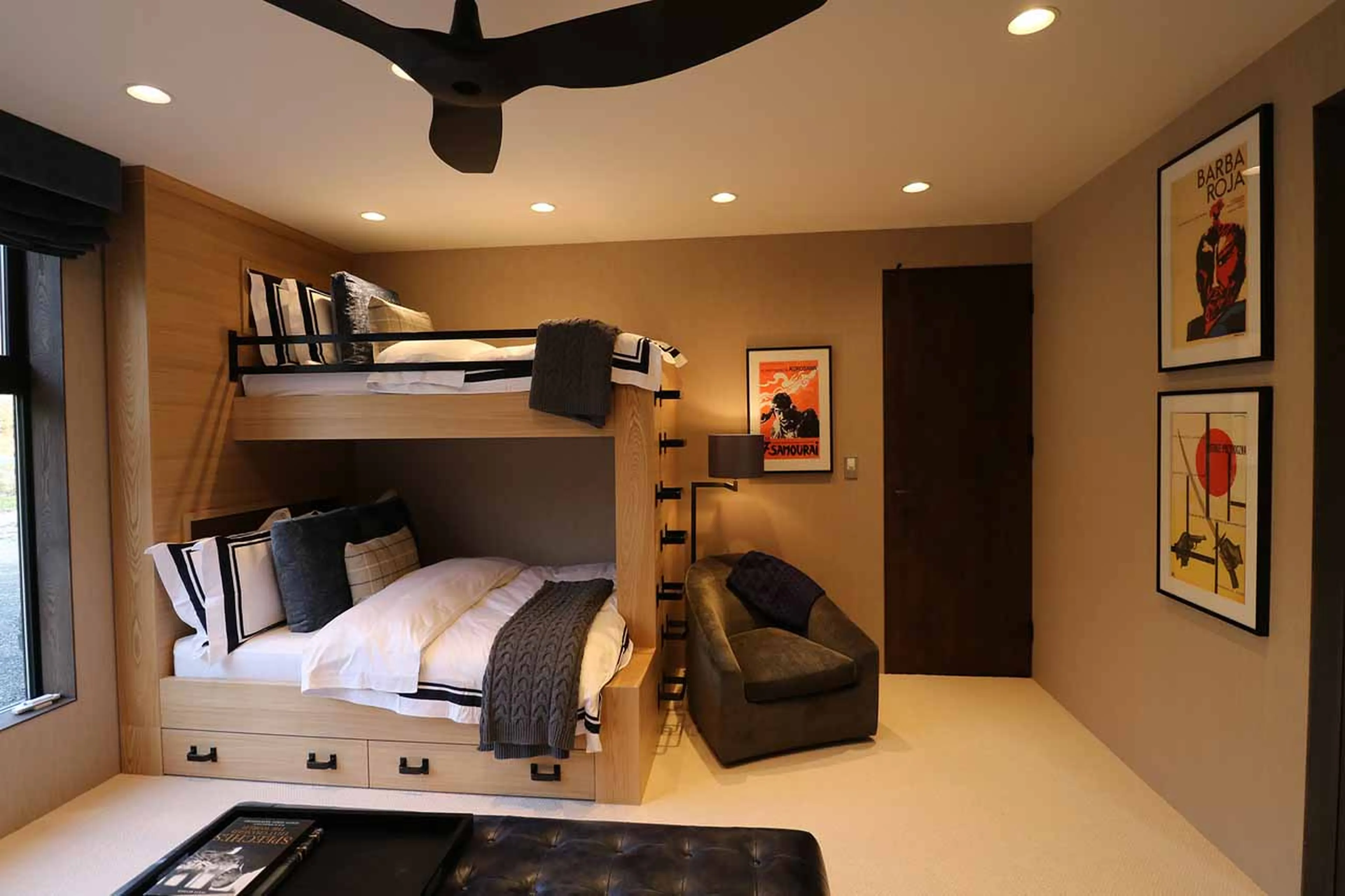 Bunk beds at Seasons Residence in Niseko