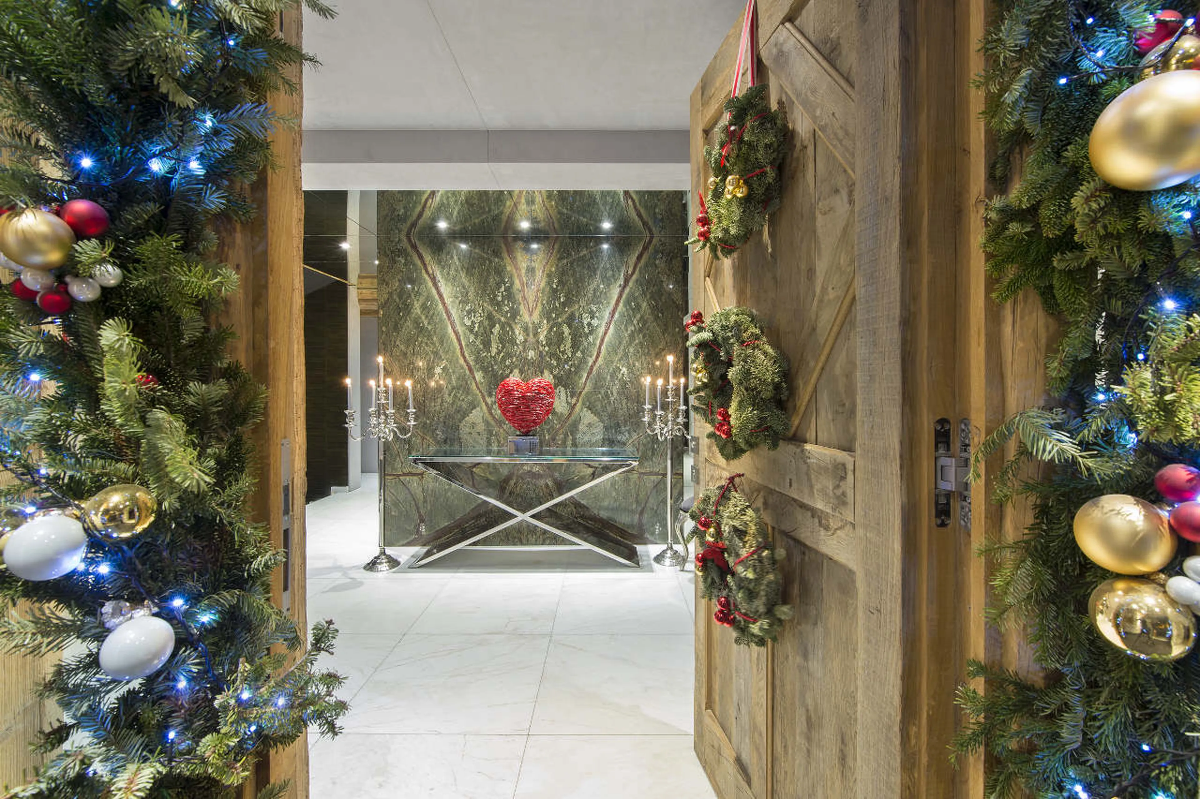 Entrance hall with guest WC in Chalet Tahoe in Courchevel 1850