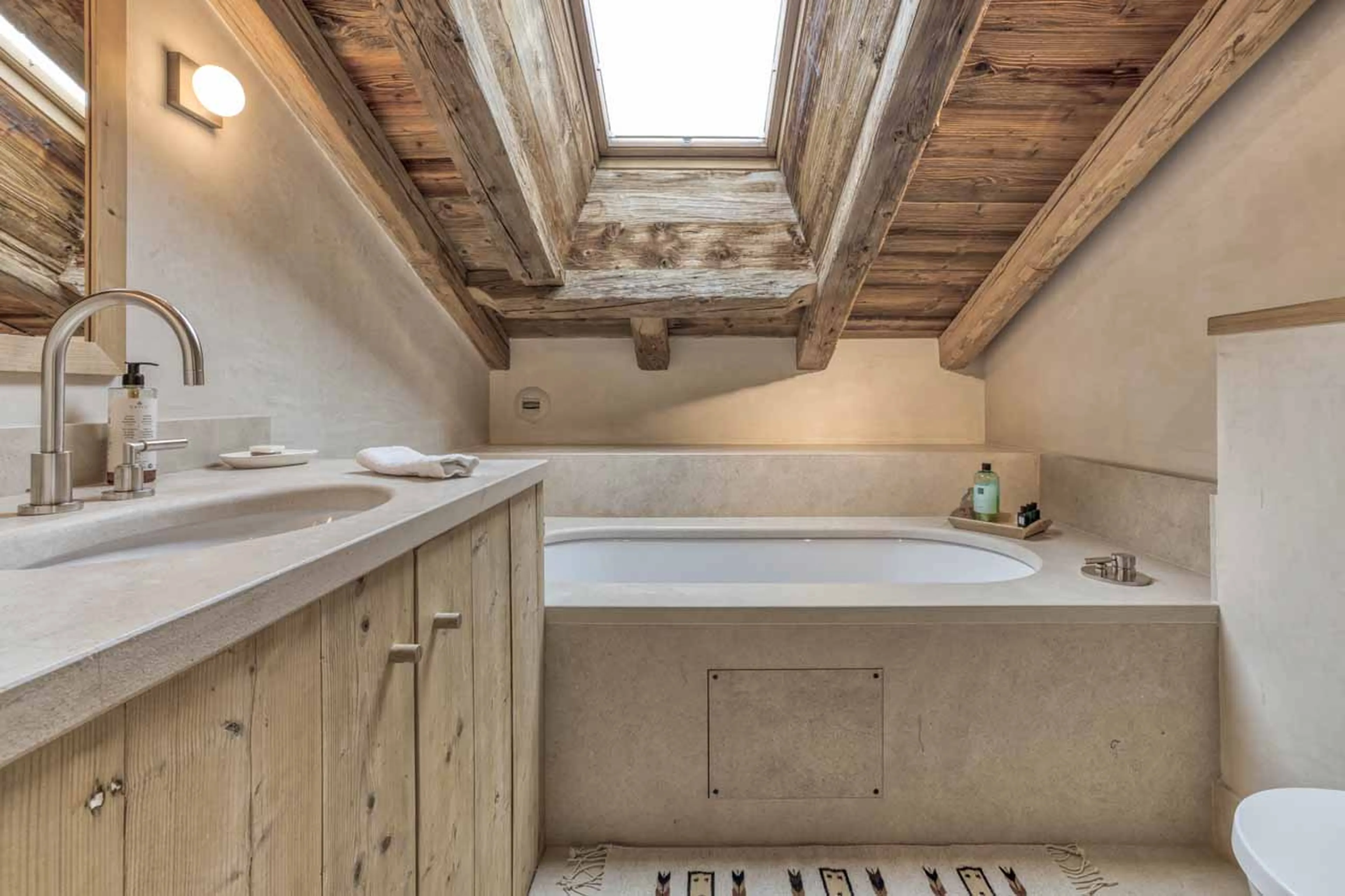 Bedroom 1 en-suite at Chalet Tao in Megeve