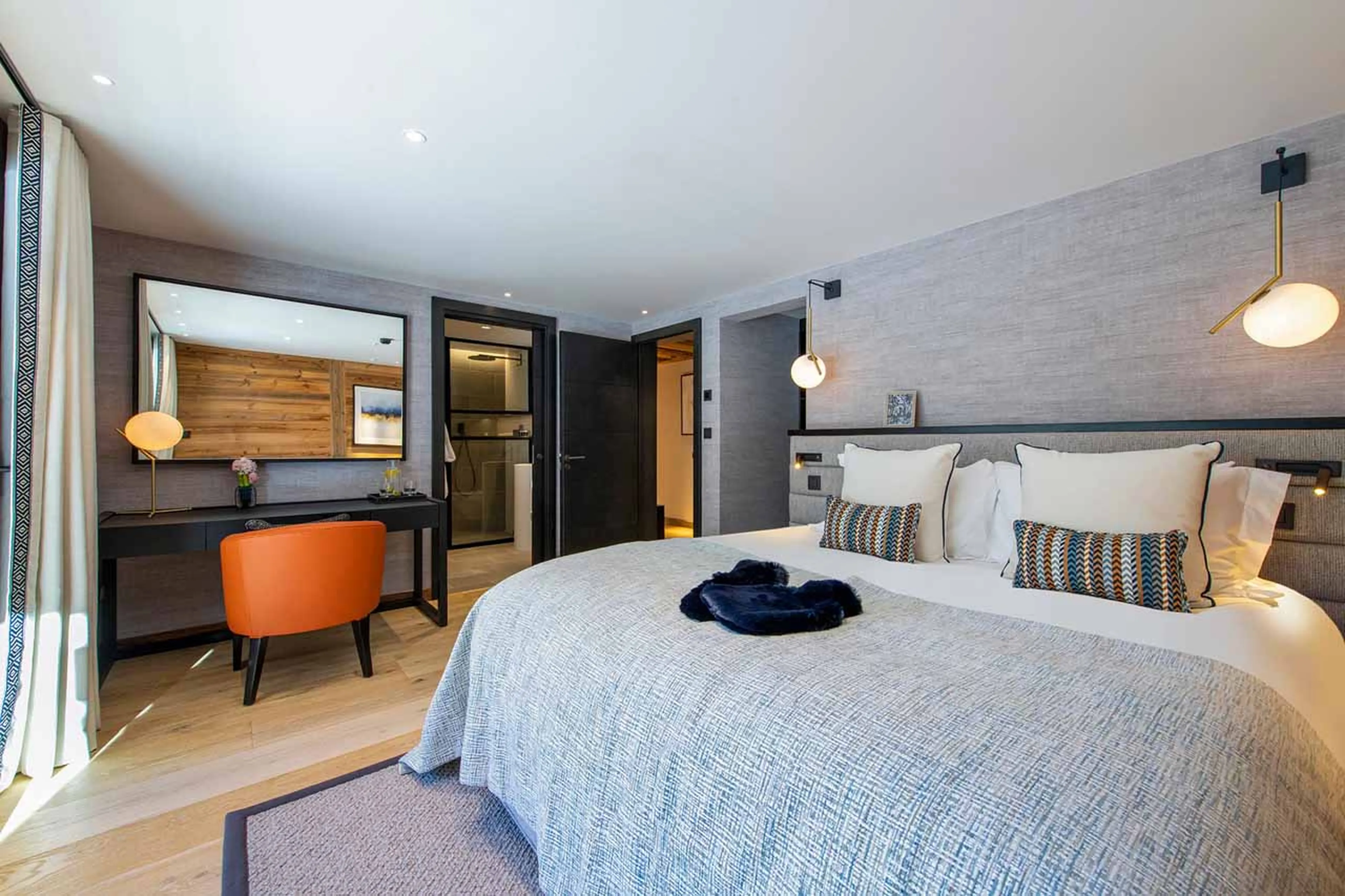 King-size double/twin bedroom at Chalet Tataali in Morzine