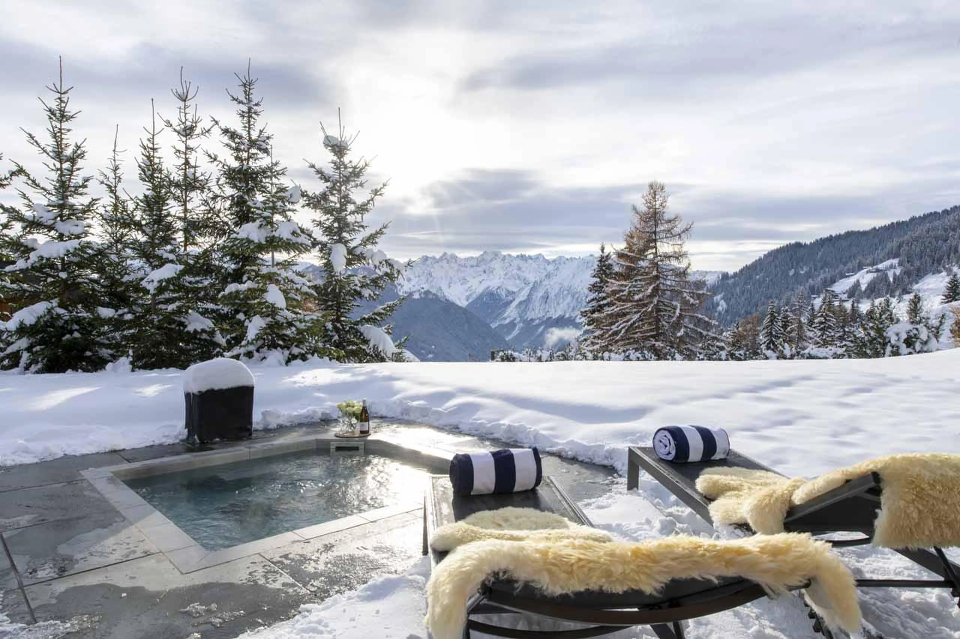 Outdoor hot tub at Chalet Teredo in Verbier