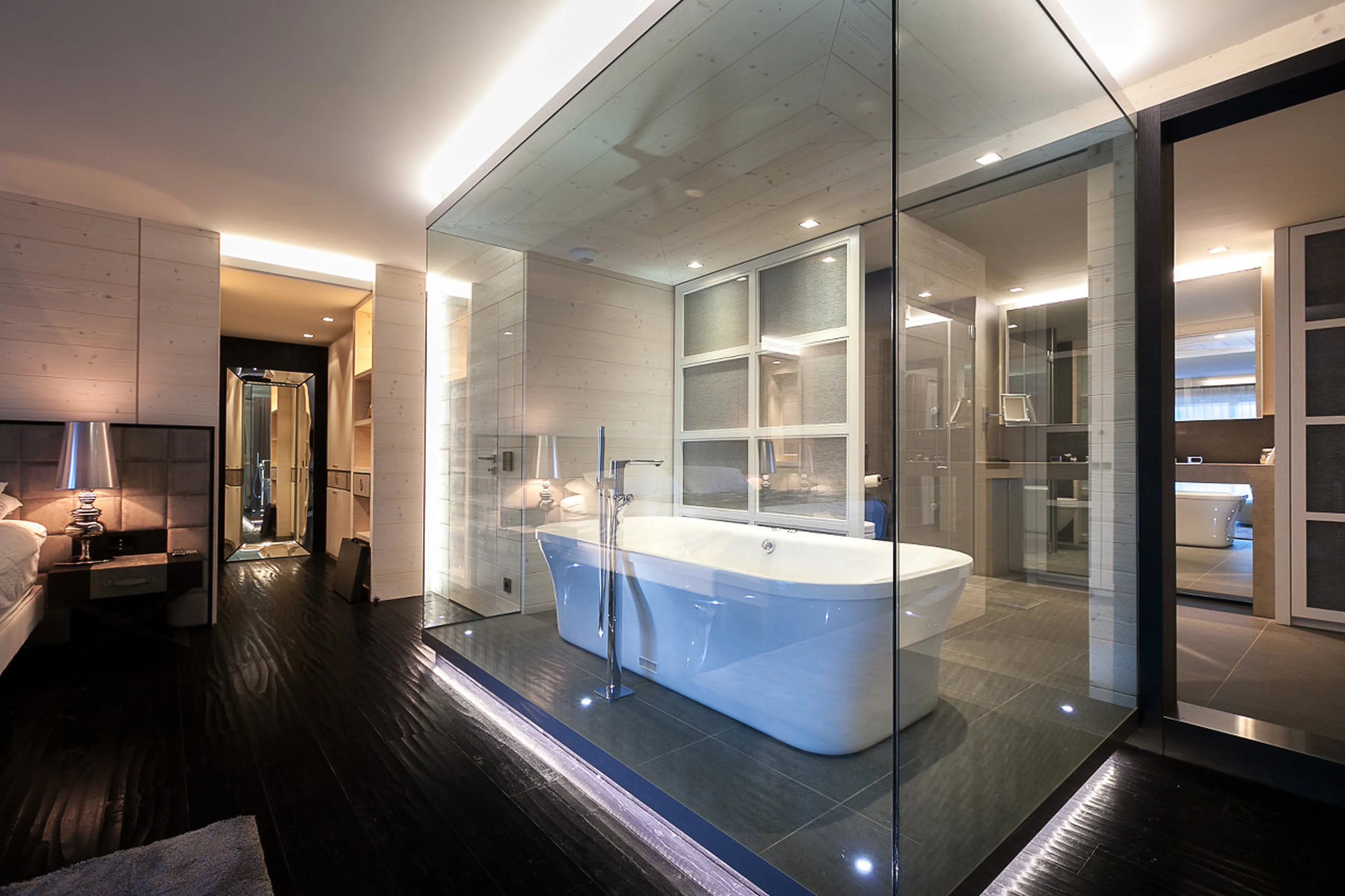 En-suite master bathroom in Chalet Tobenjofi in Courchevel 1850