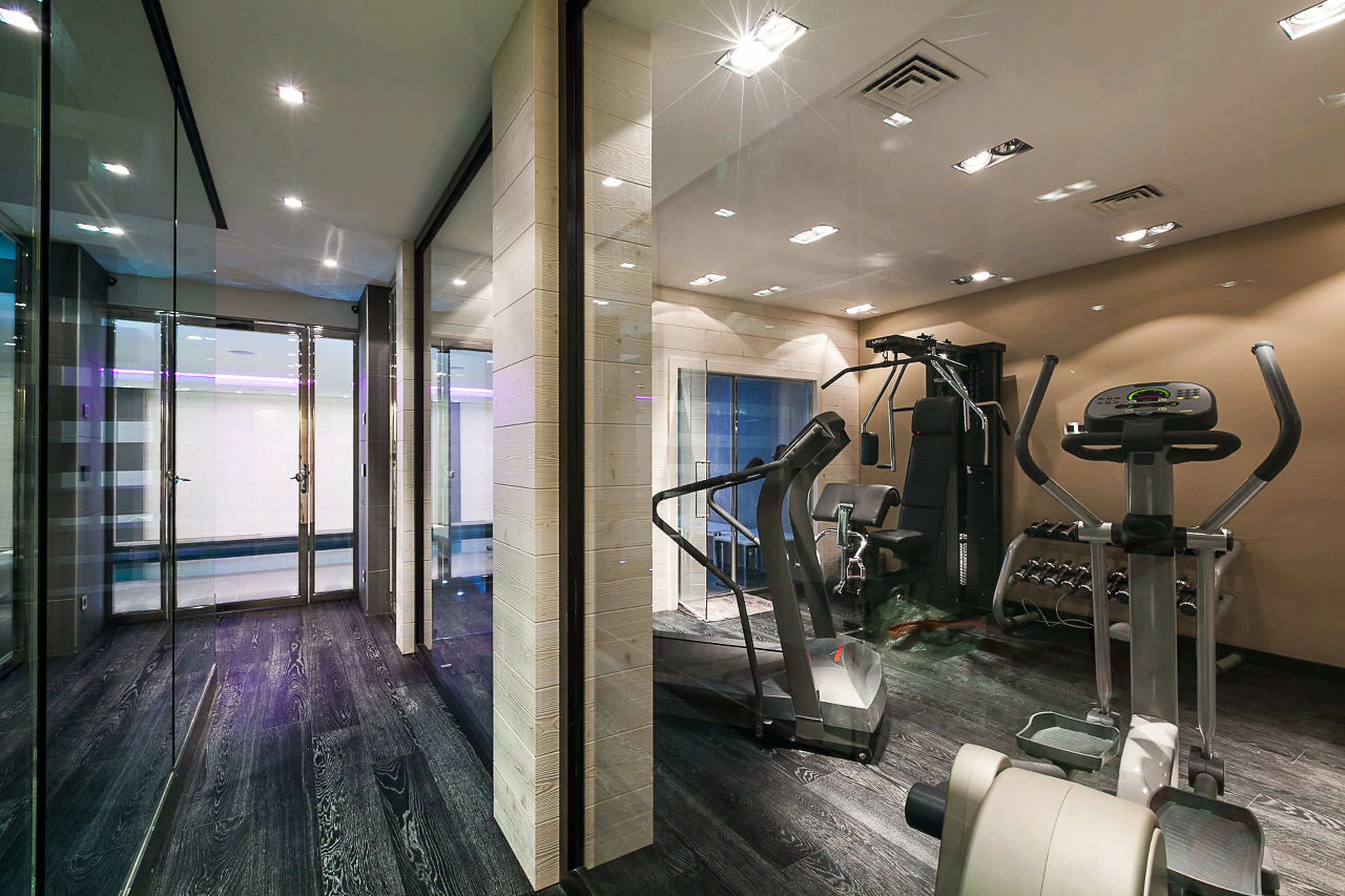 Well-equipped gym in Chalet Tobenjofi 1850