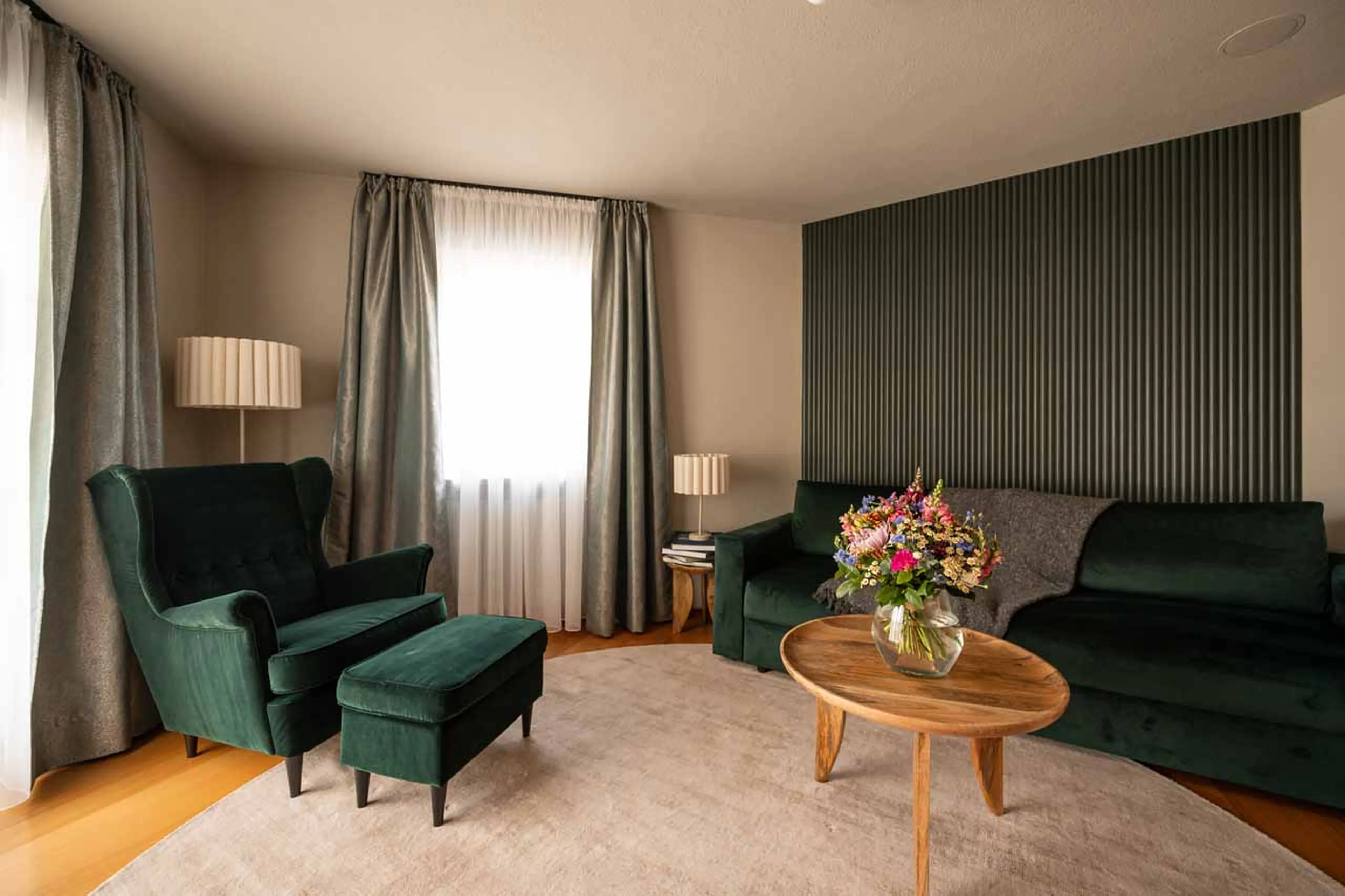 Pull-out couch in TV room of Chalet Toda in Lech
