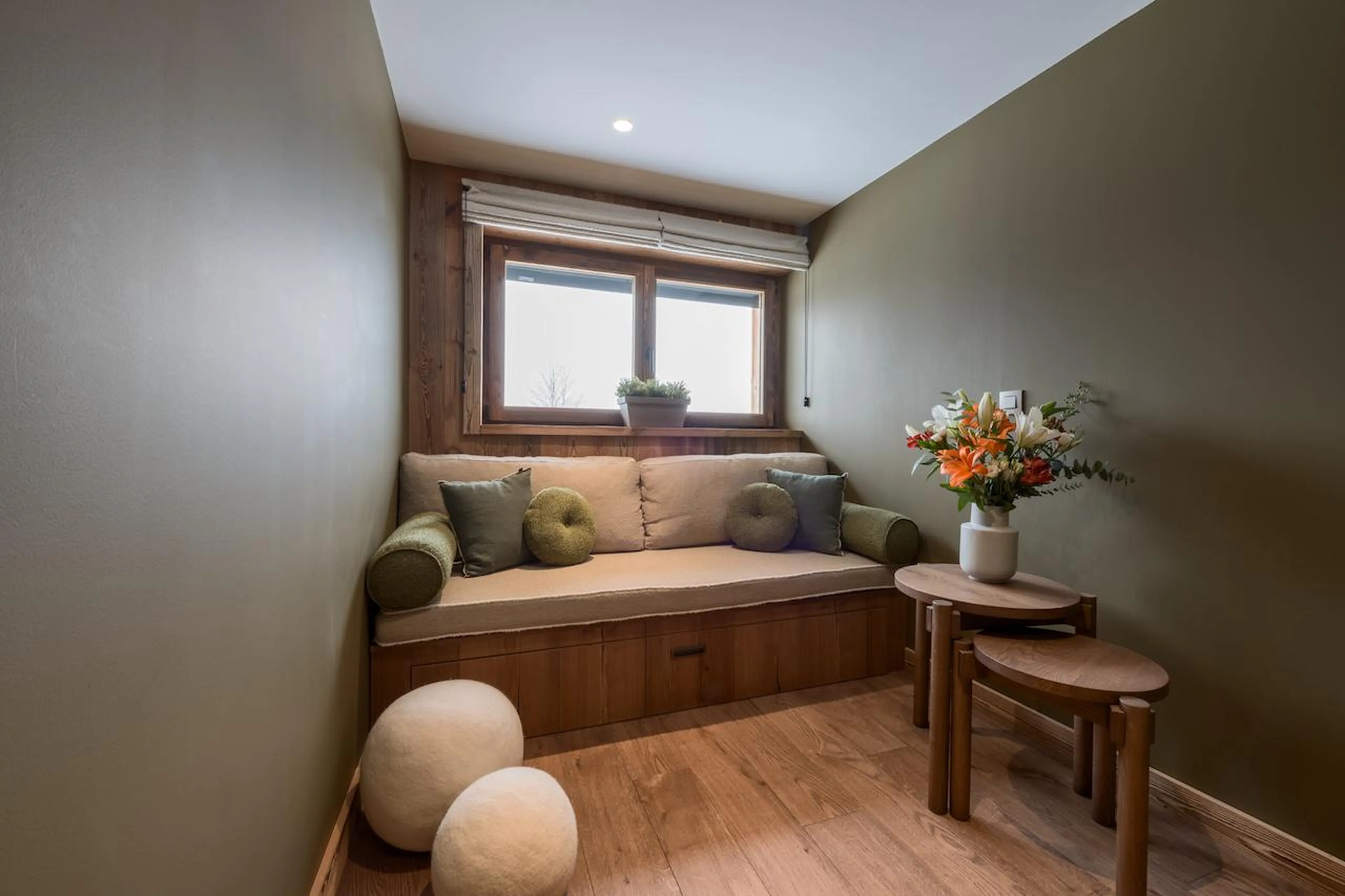Study with pull-out bed for extra sleeping space at Chalet Tosca in Les Gets