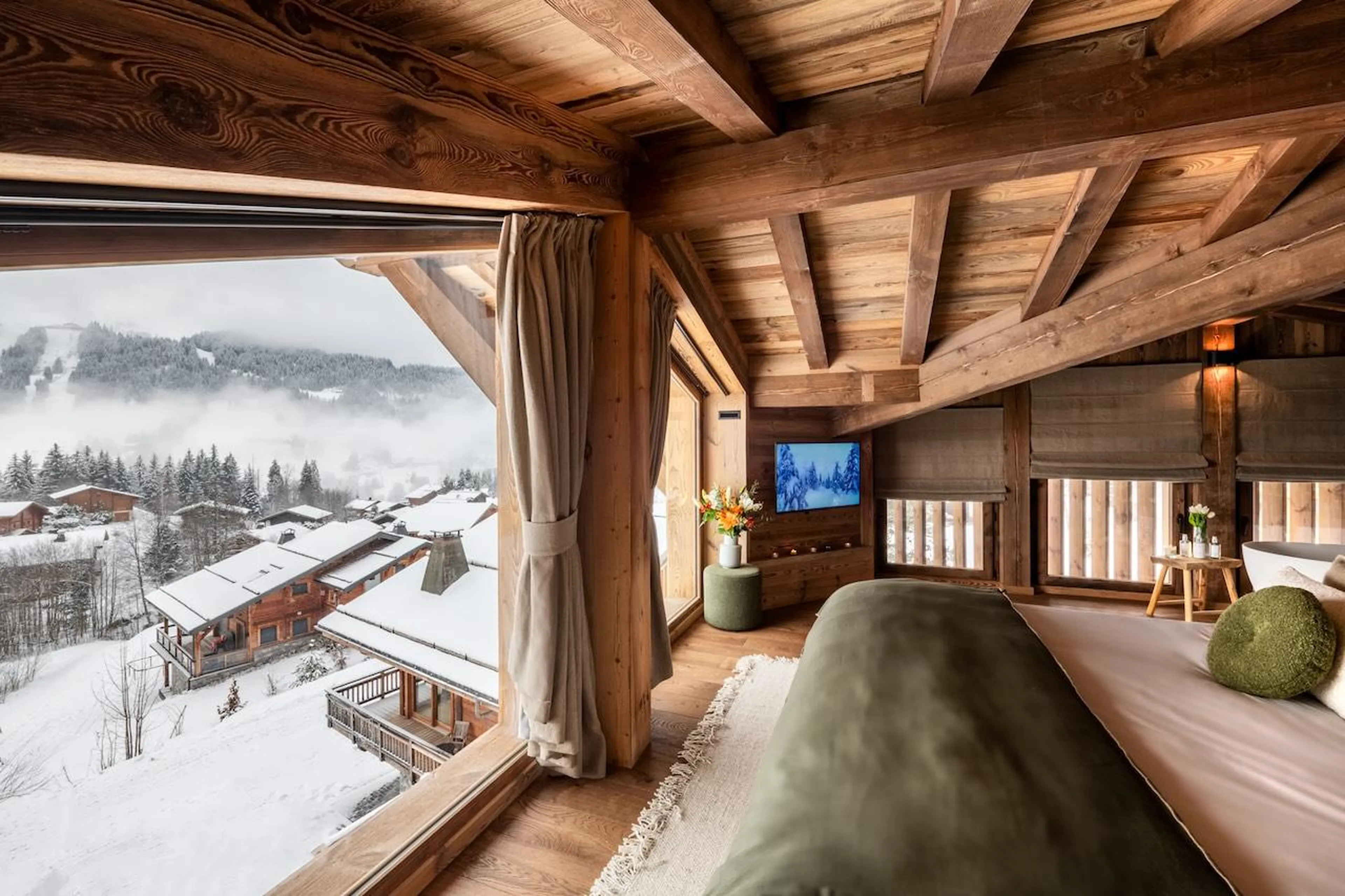 Master bedroom with super king/twin beds at Chalet Tosca in Les Gets