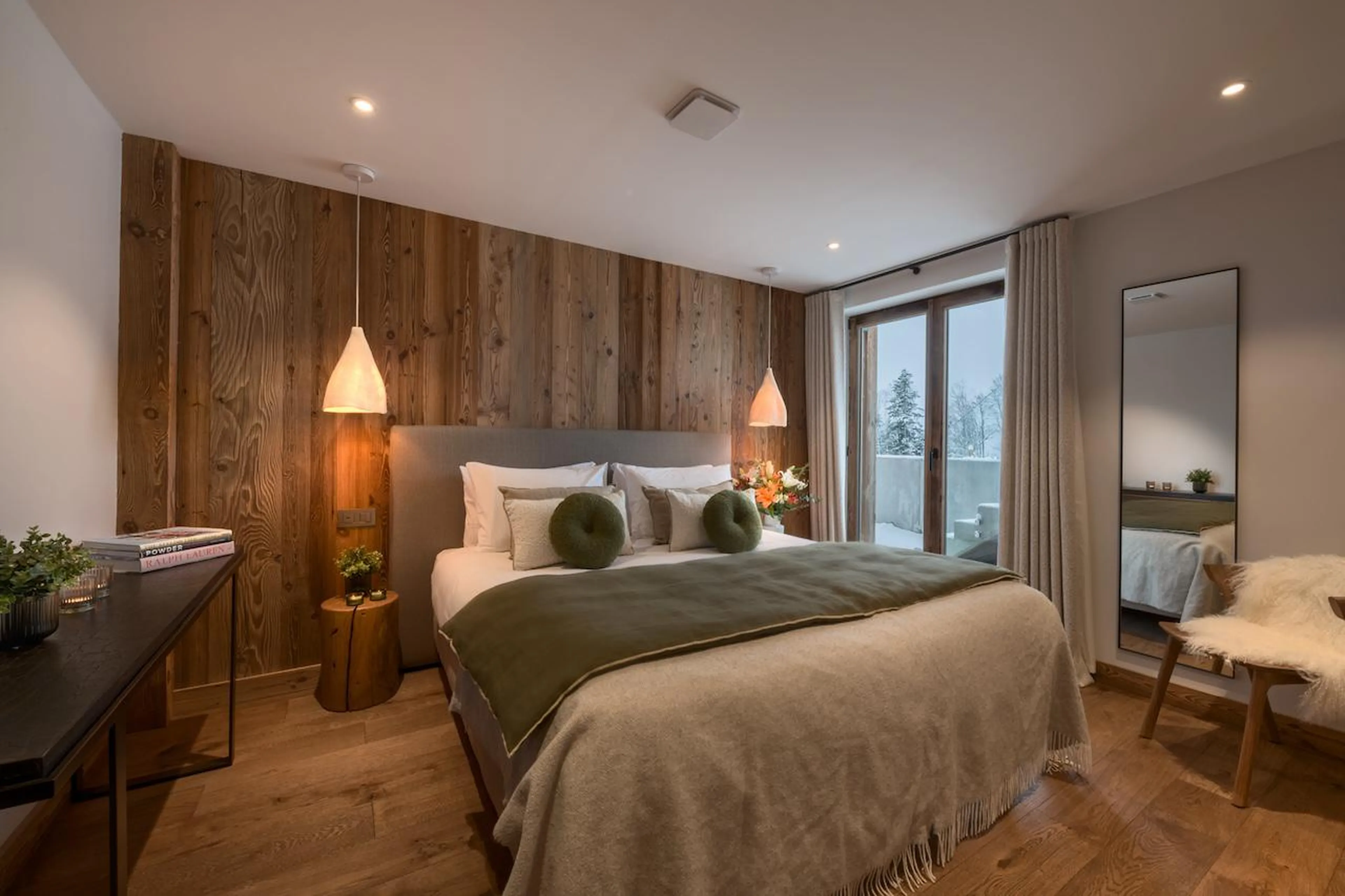 Bedroom with super-king/twin beds at Chalet Tosca in Les Gets