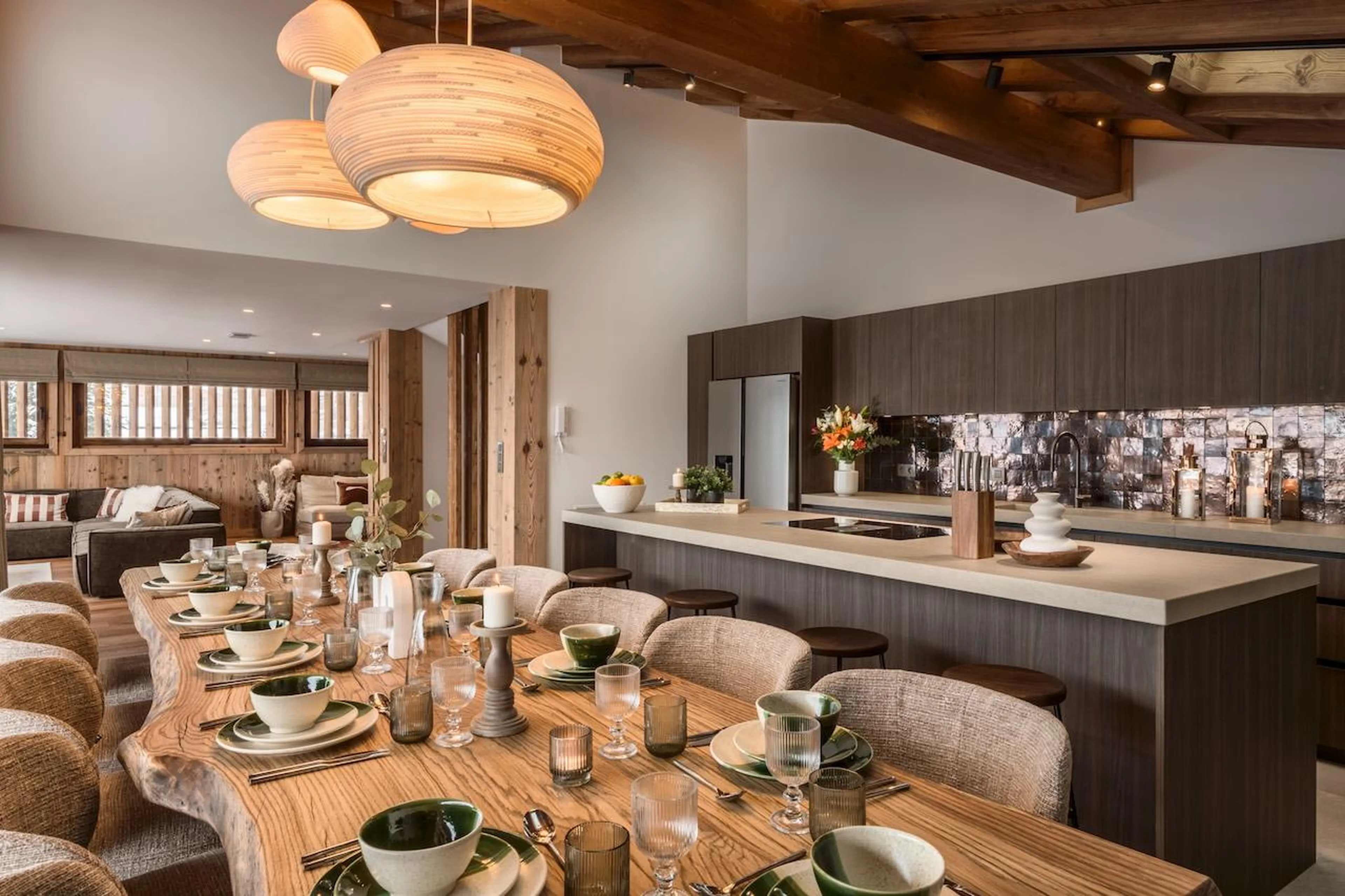 Dining table accommodating 14 guests at Chalet Tosca in Les Gets