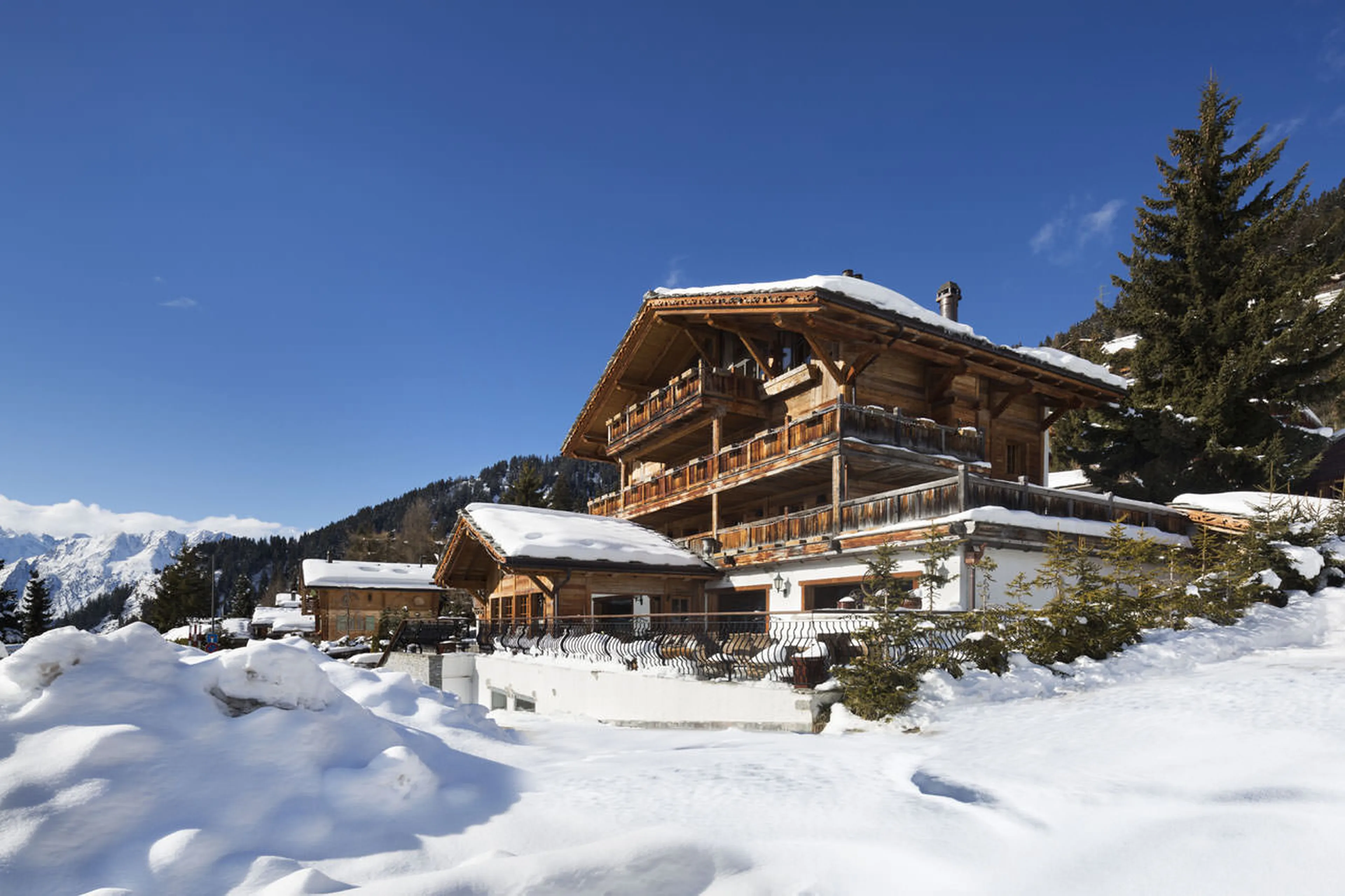Exterior of Chalet Truffe Blanche in Verbier in winter