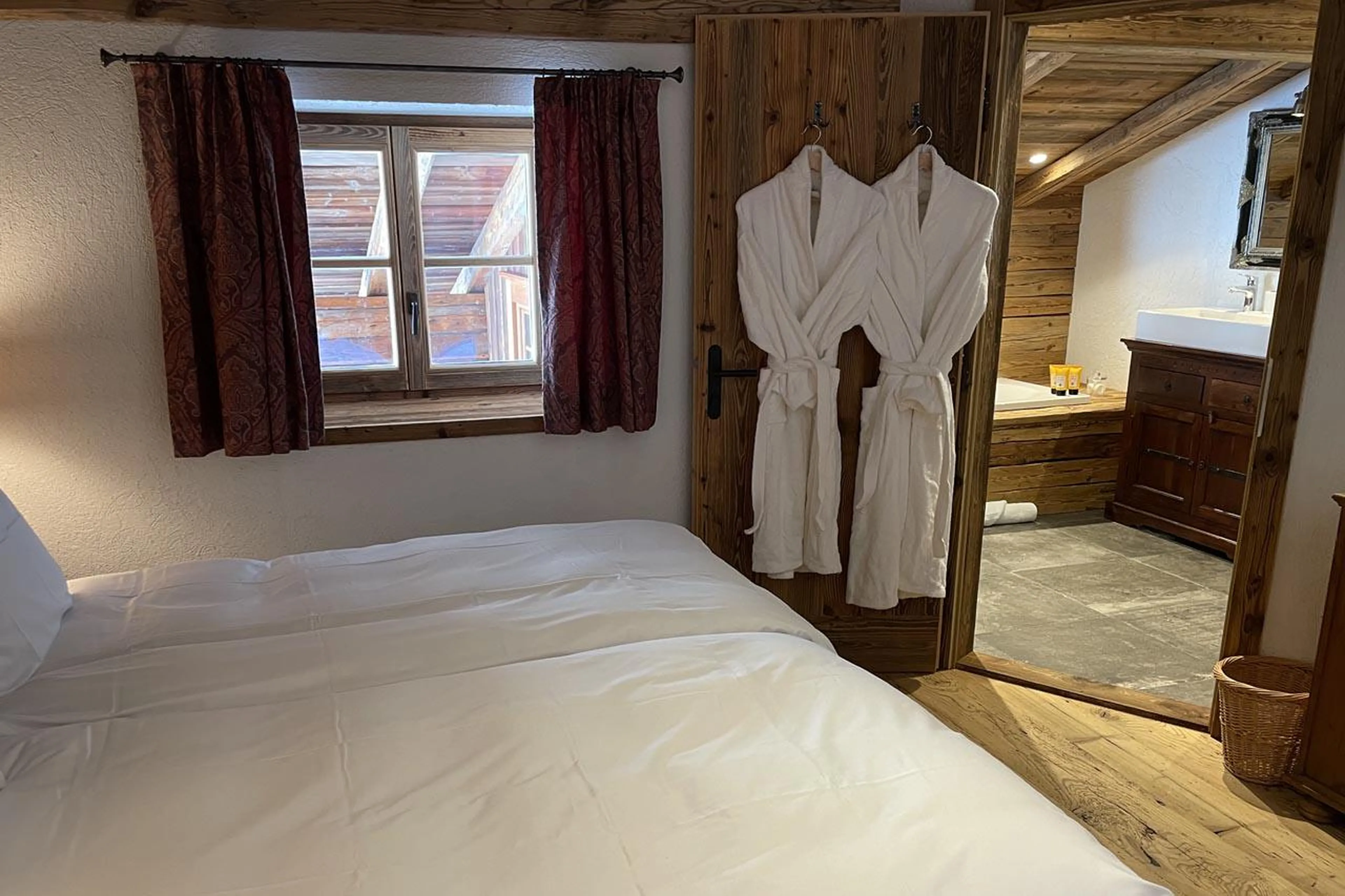Twin/double bedroom at Chalet Tschoder in St Anton