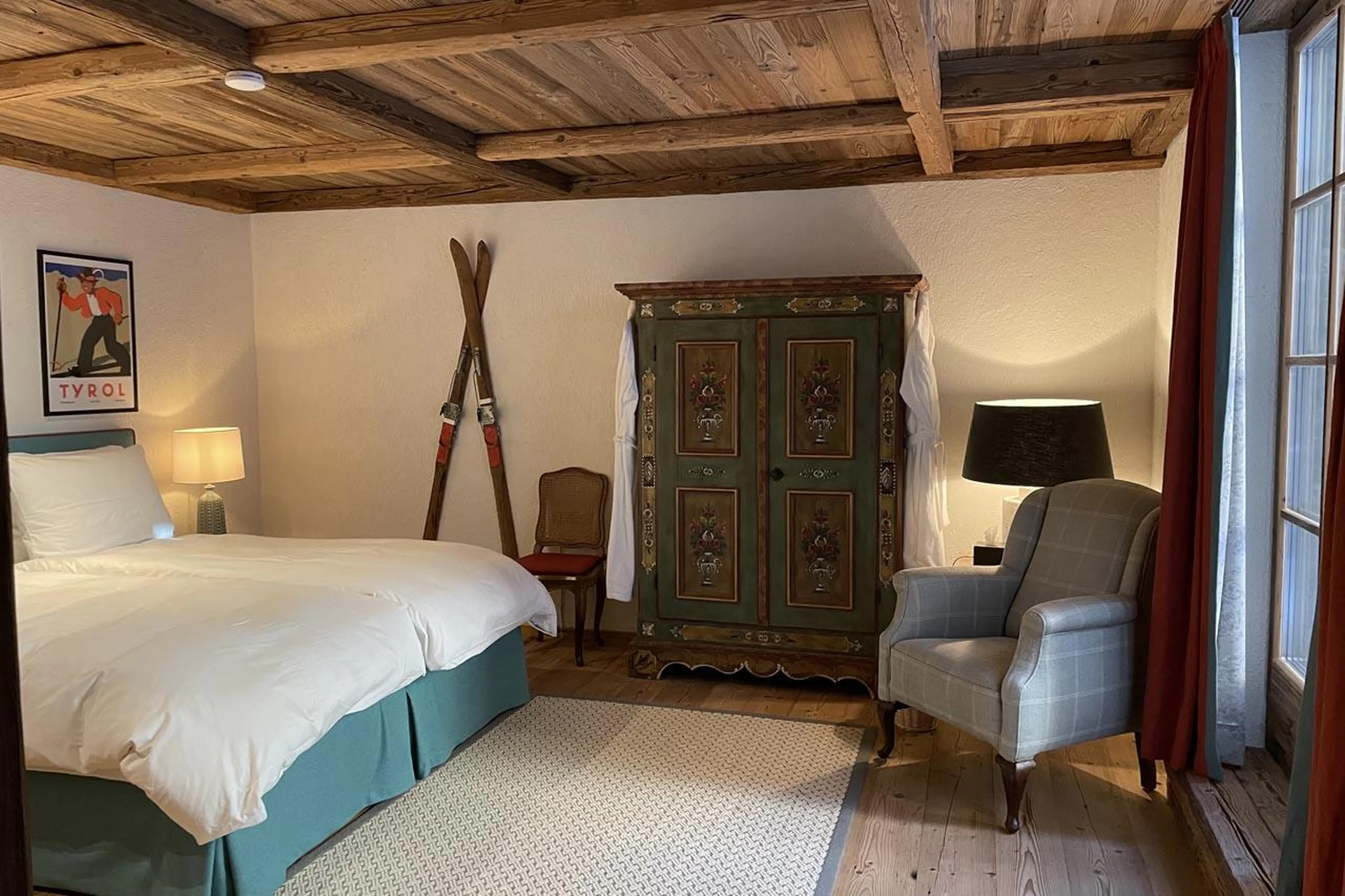 Twin/double bedroom with en-suite shower room at Chalet Tschoder in St Anton