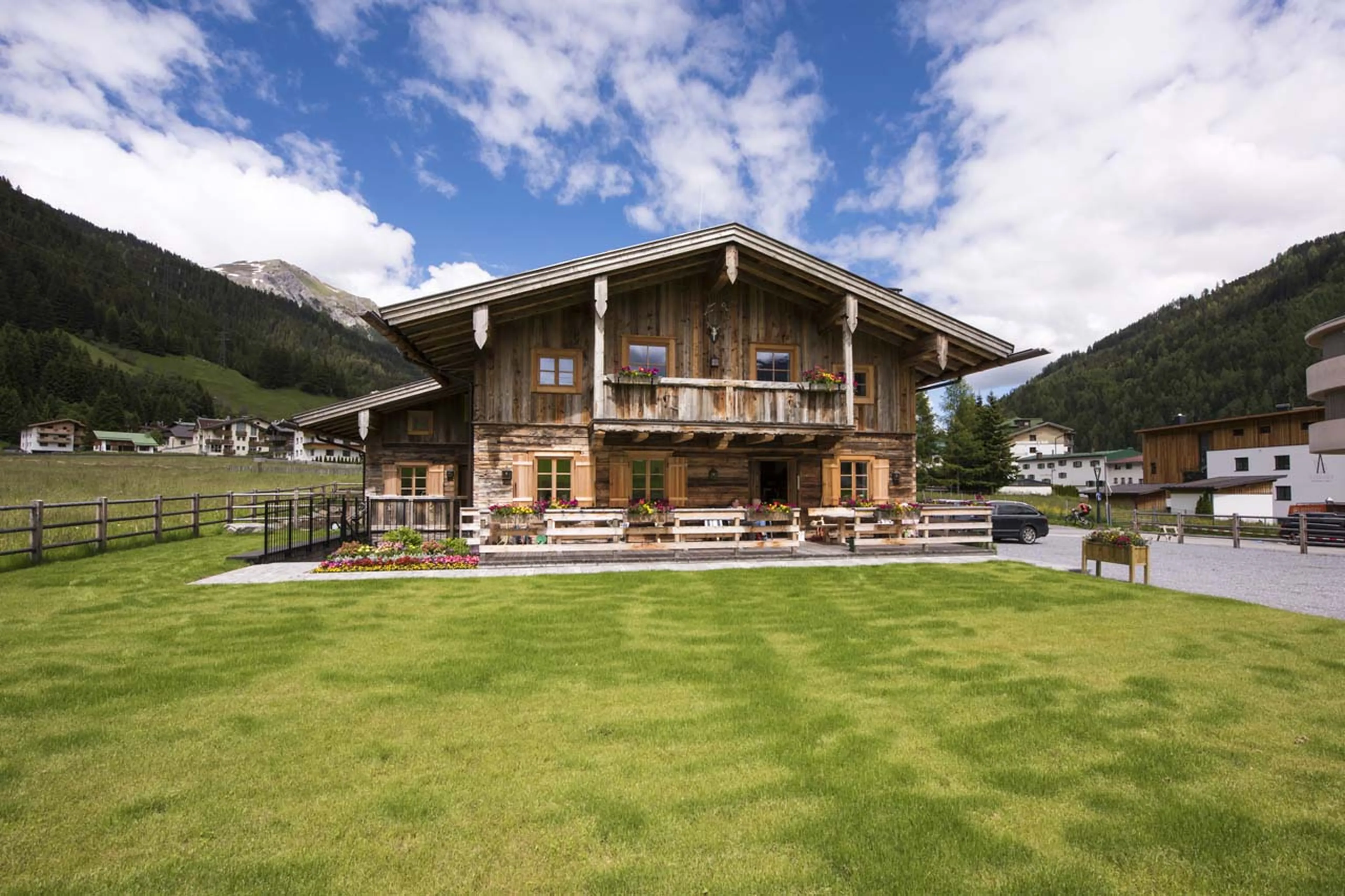 Garden of Chalet Tschoder in St Anton
