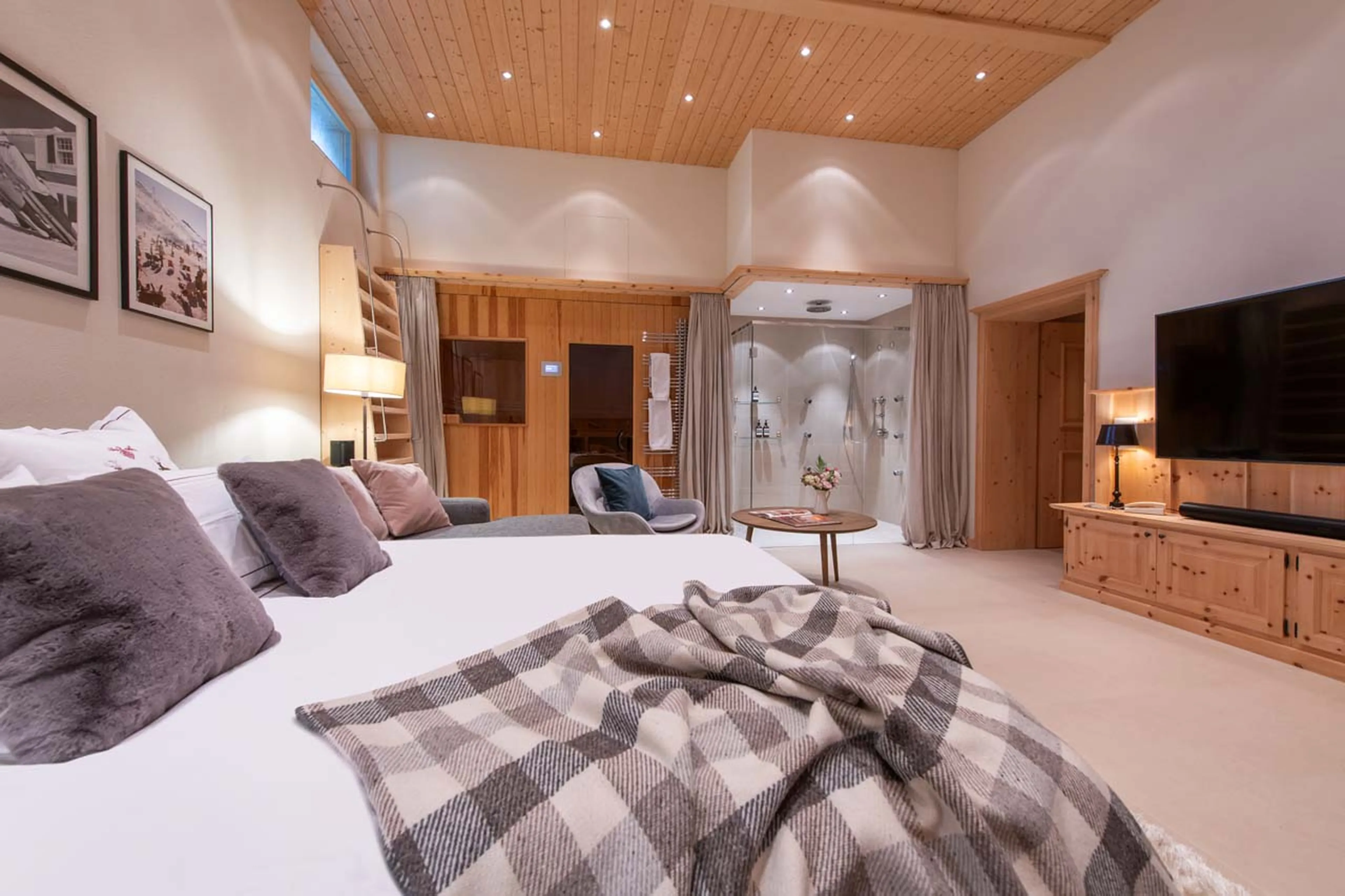 TV in bedroom at Chalet Tschuetta in Klosters