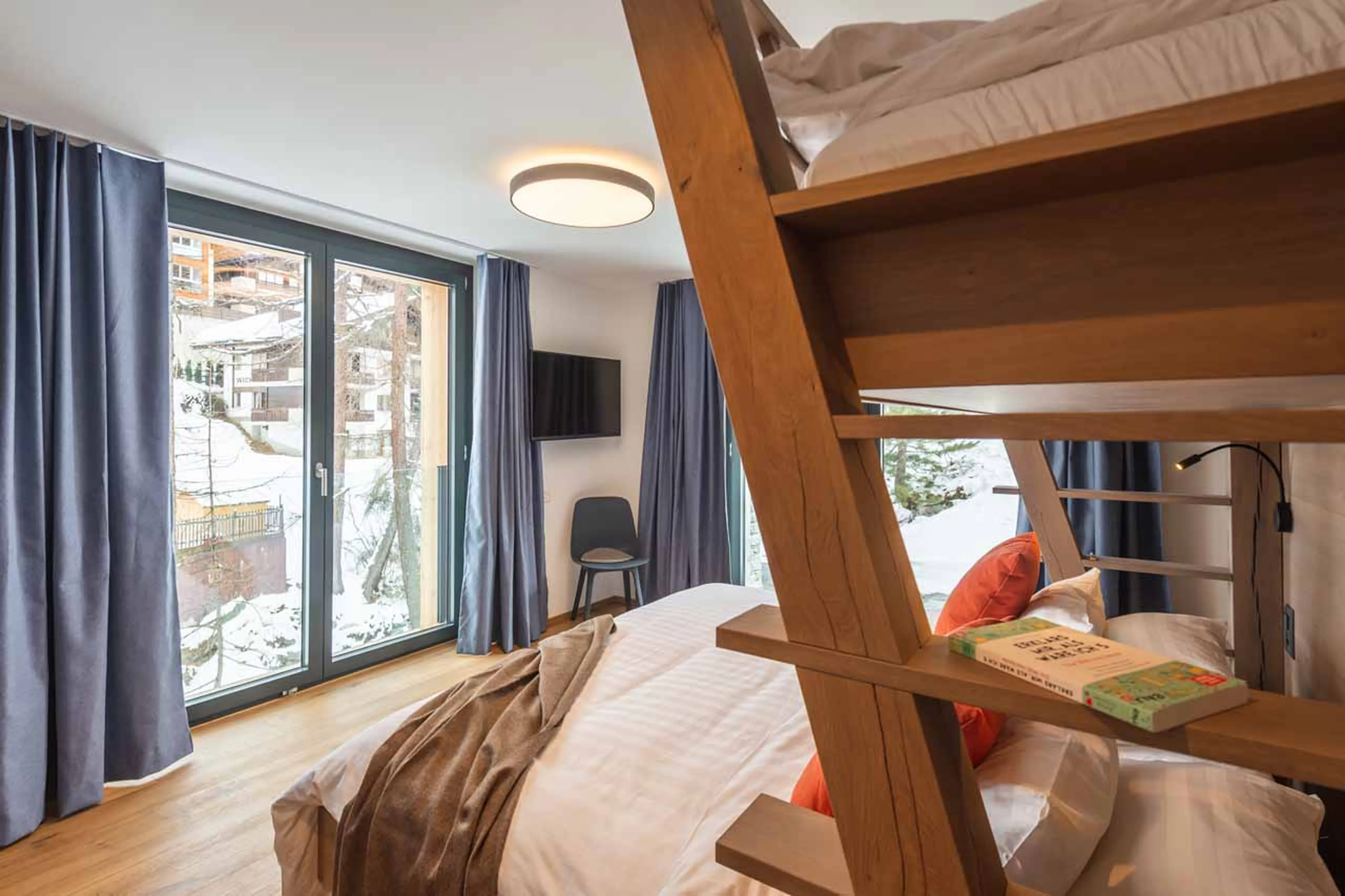 Bedroom six at Chalet Tuftra in Findelbach
