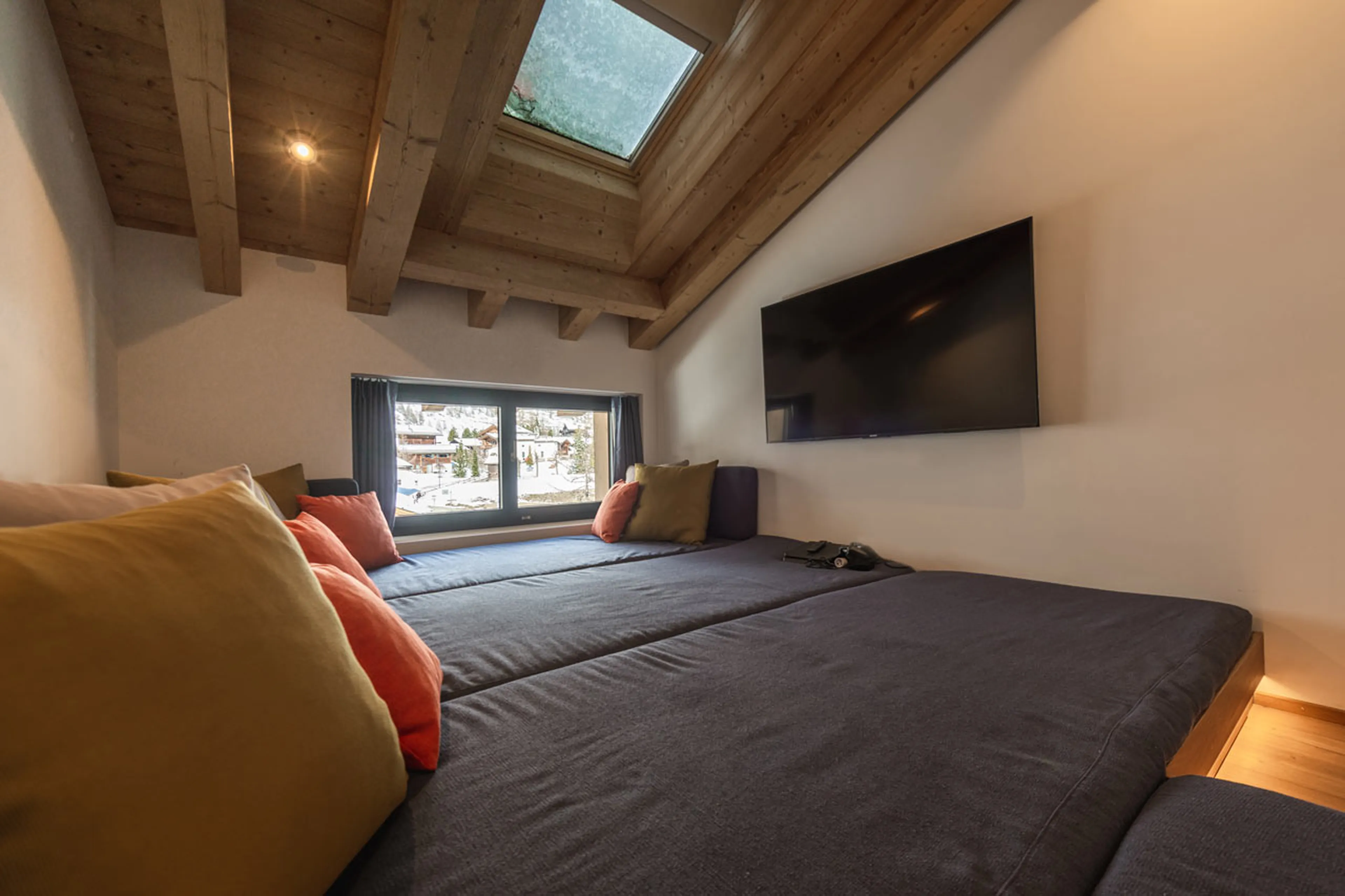 TV room in Chalet Tuftra in Findelbach
