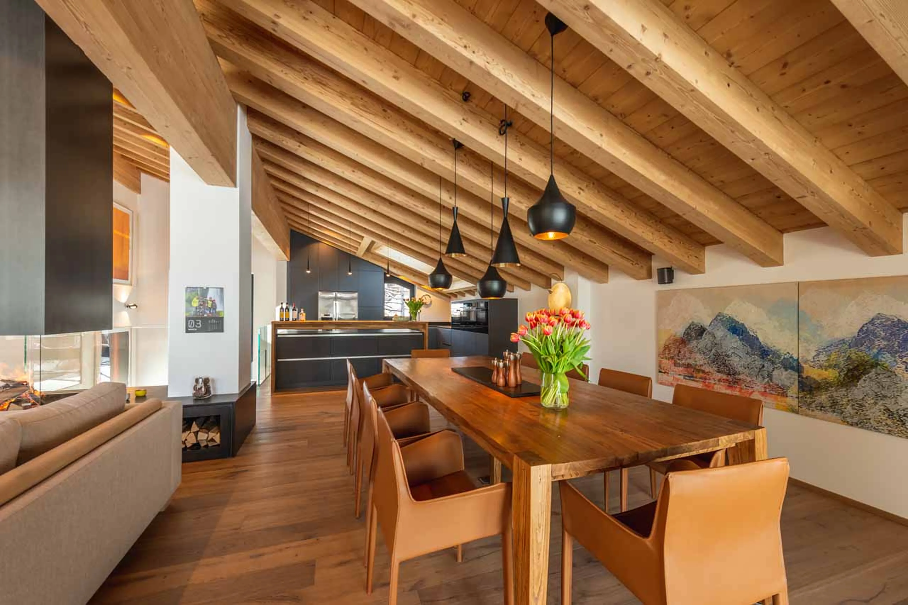 Dining area and kitchen at Chalet Tuftra in Findelbach
